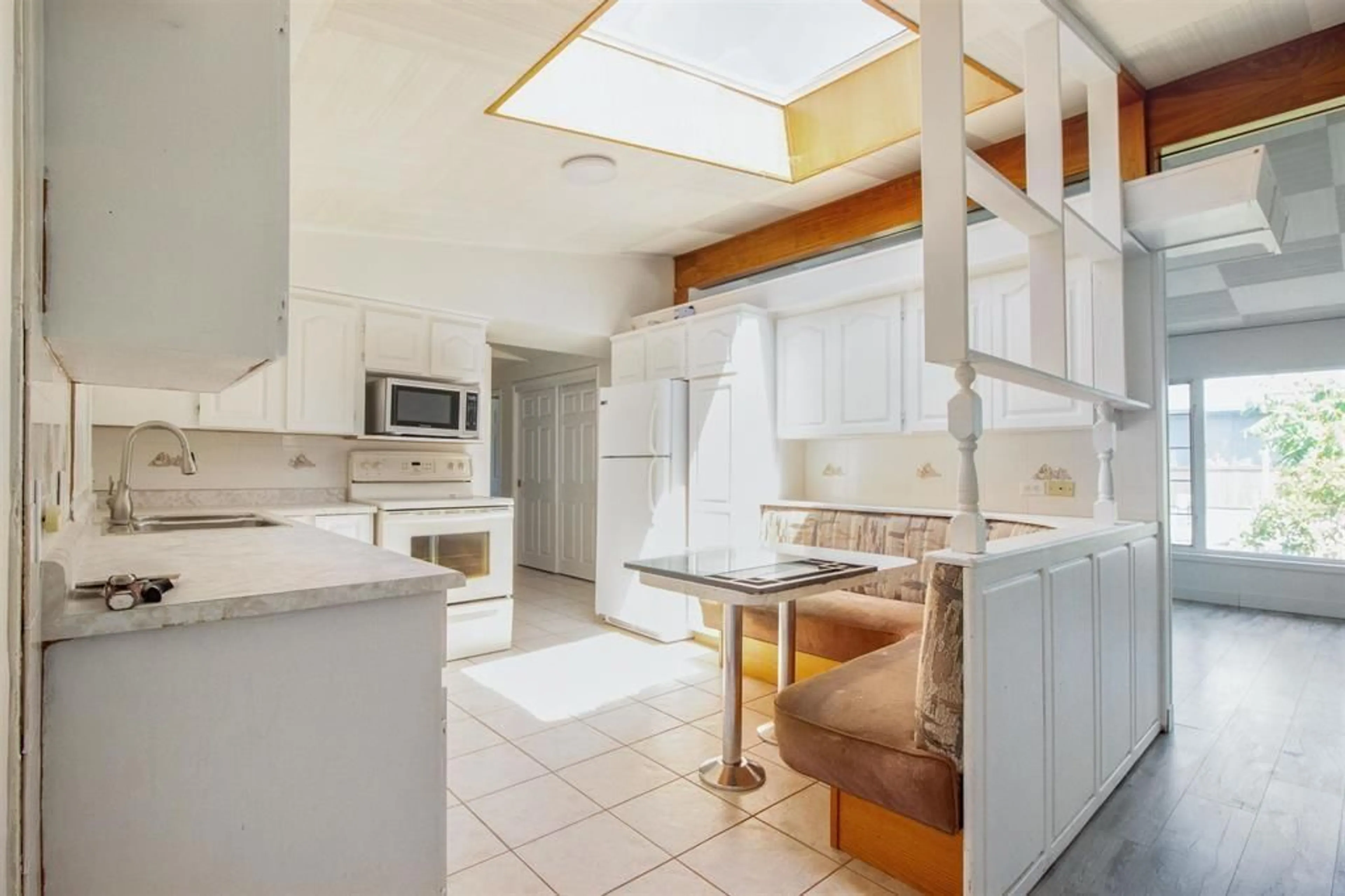 Open concept kitchen, ceramic/tile floor for 10515 MCDONALD ROAD, Chilliwack British Columbia V2P6L4