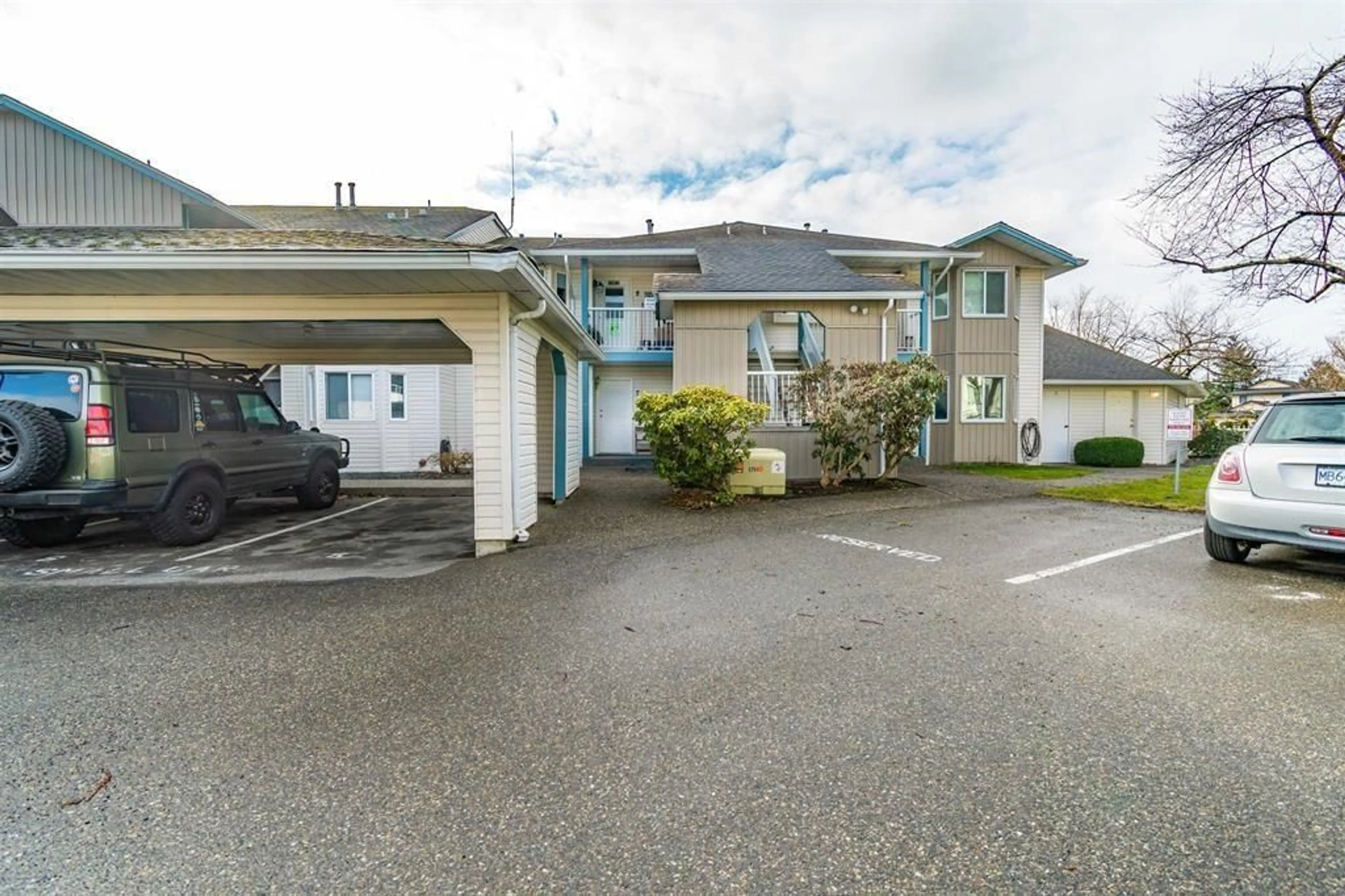 A pic from outside/outdoor area/front of a property/back of a property/a pic from drone, street for 8 - 45435 KNIGHT ROAD, Chilliwack British Columbia V2R3E8