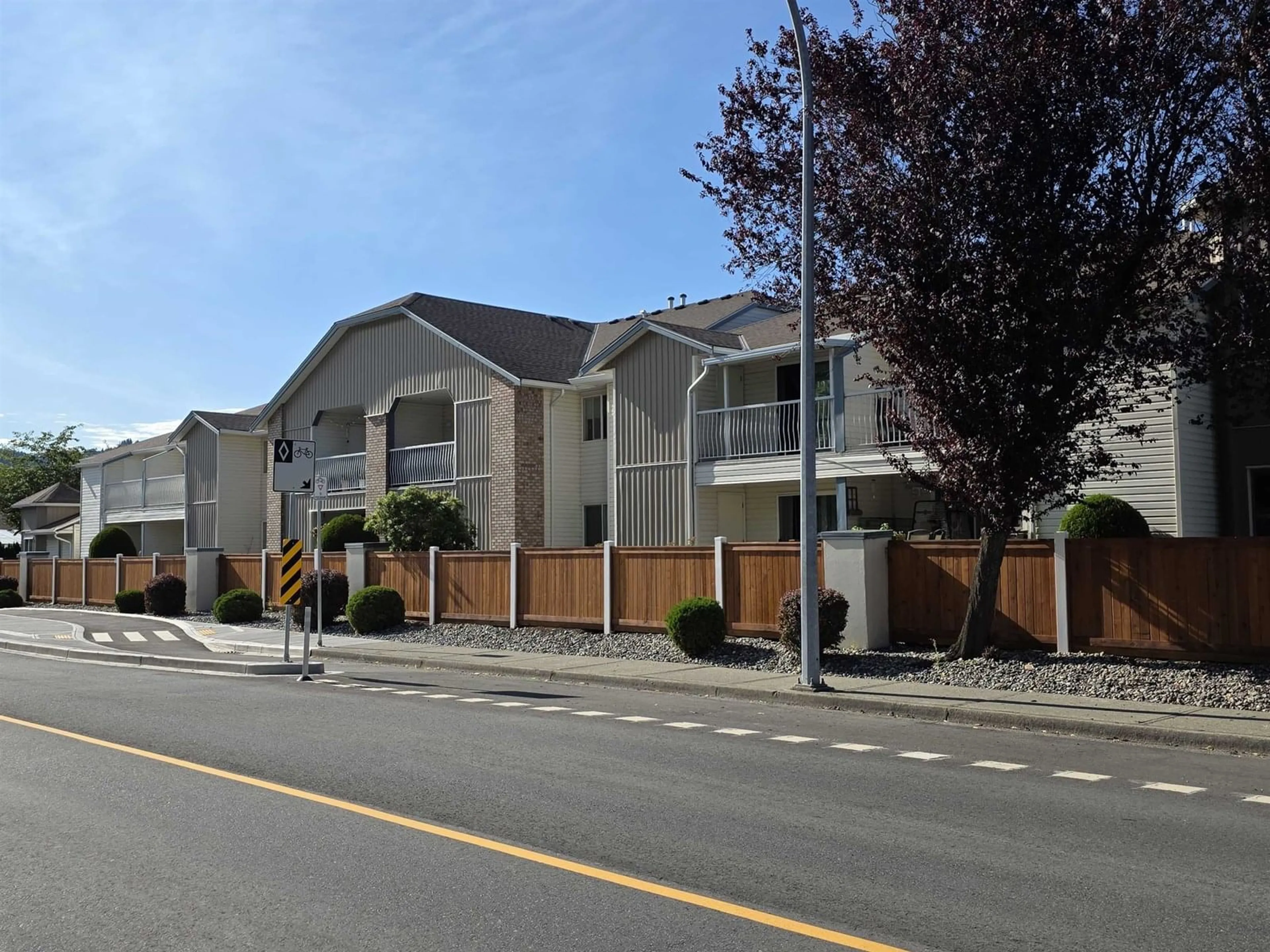 Unknown for 8 - 45435 KNIGHT ROAD, Chilliwack British Columbia V2R3E8