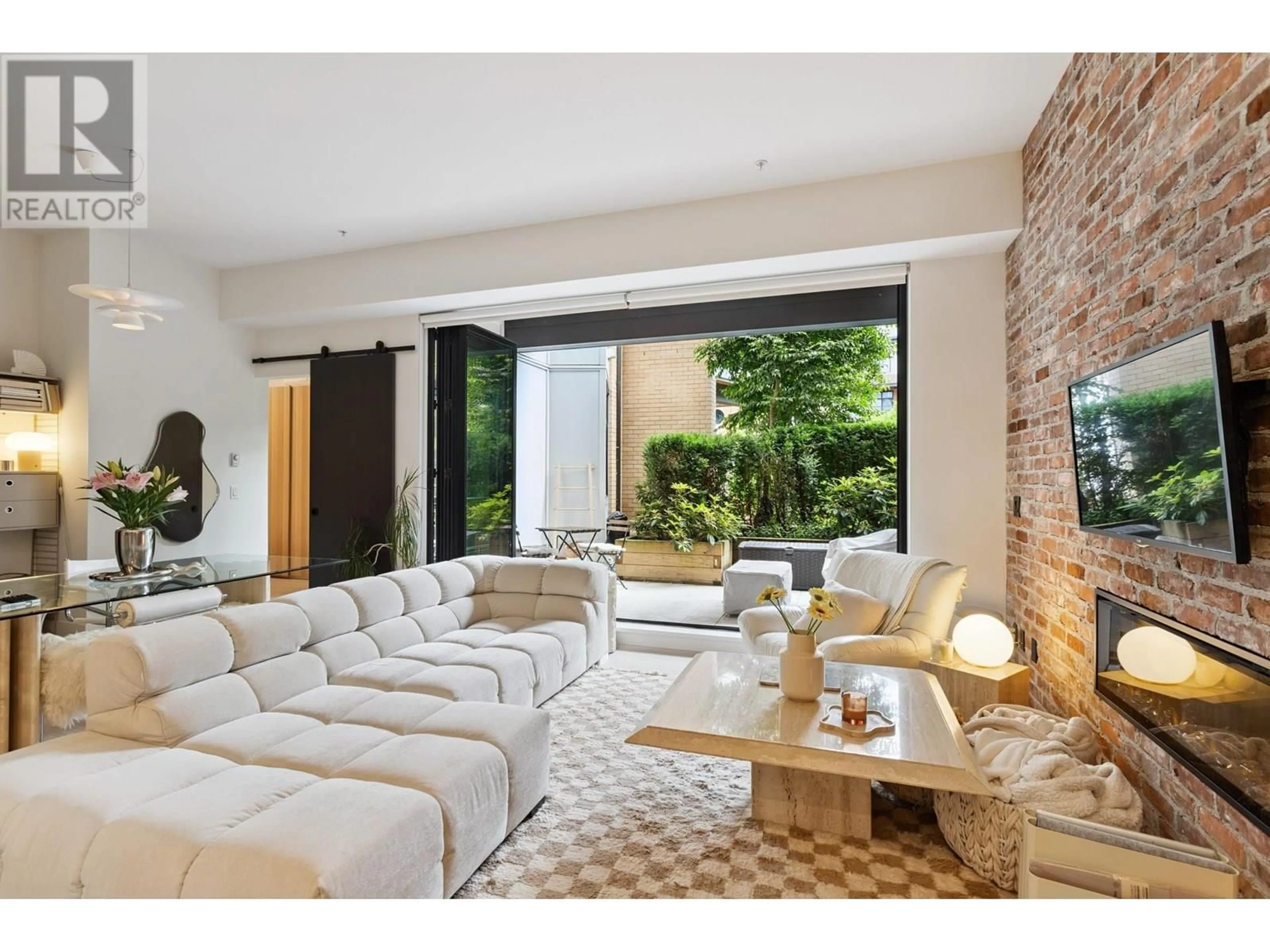 Living room with furniture, unknown for 109 - 300 SALTER STREET, New Westminster British Columbia V3M0L9