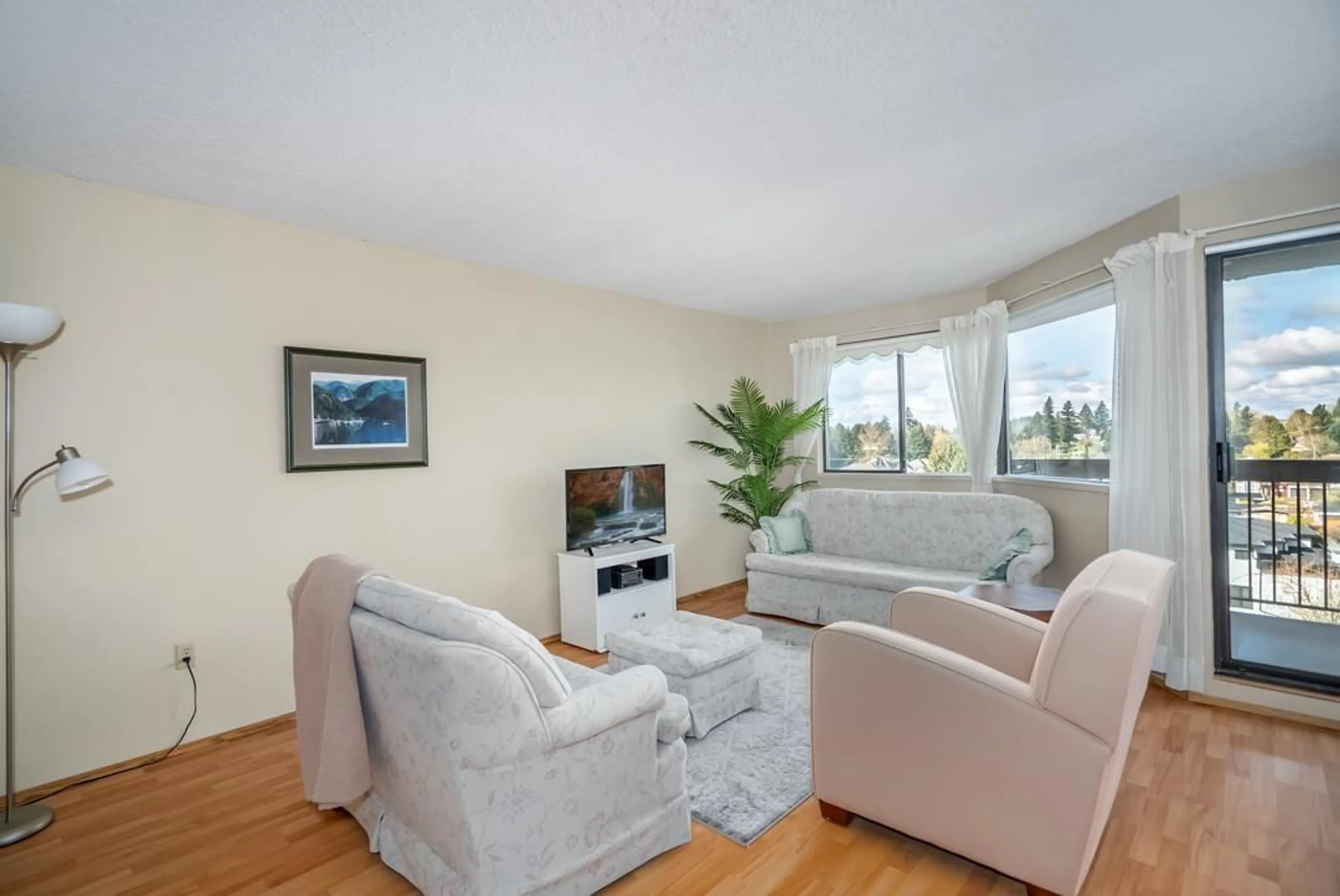 Living room with furniture, unknown for 604 - 31955 OLD YALE, Abbotsford British Columbia V2T4N1