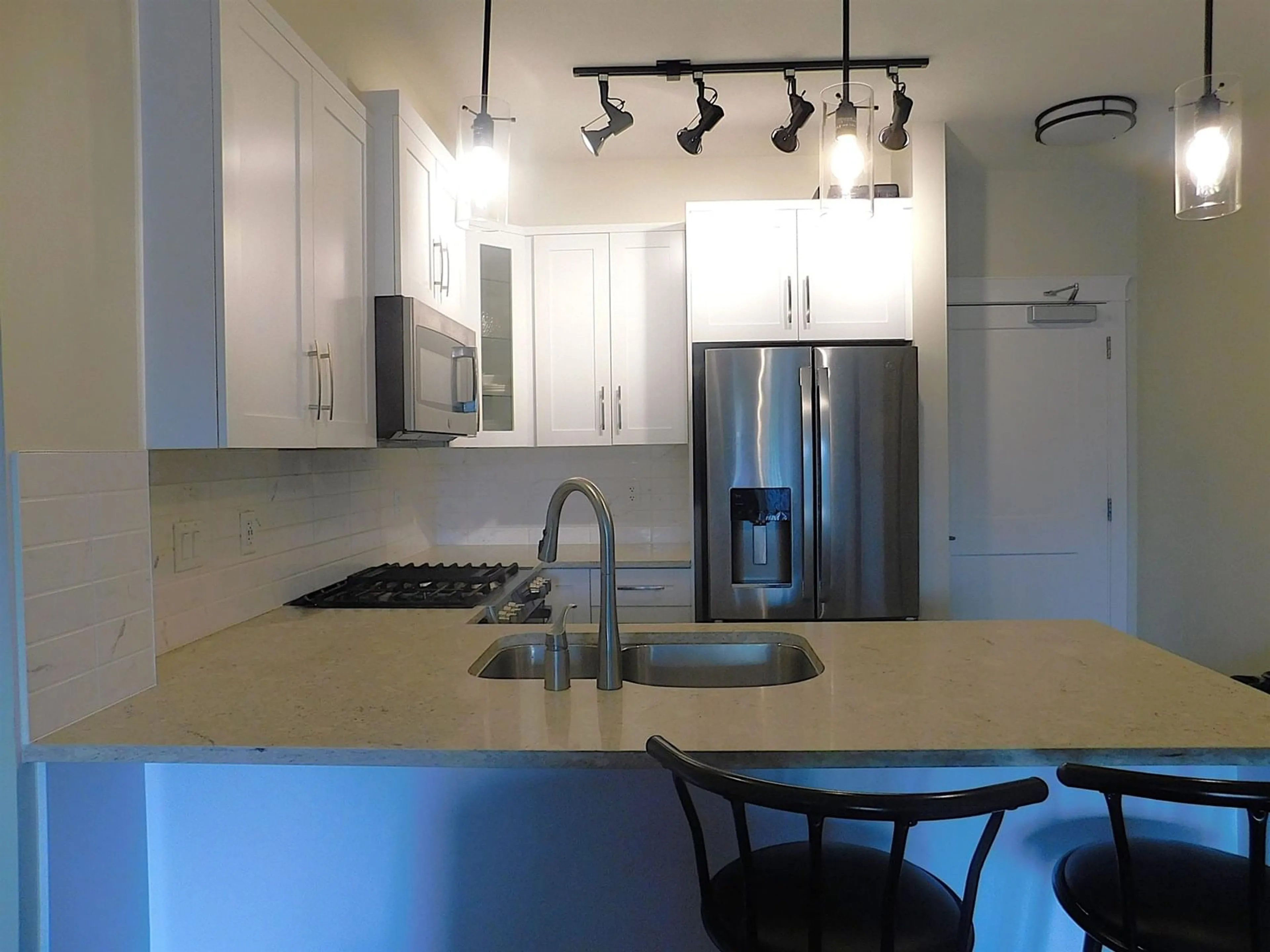 Open concept kitchen, unknown for 427 - 11077 RAVINE, Surrey British Columbia V3T0R7