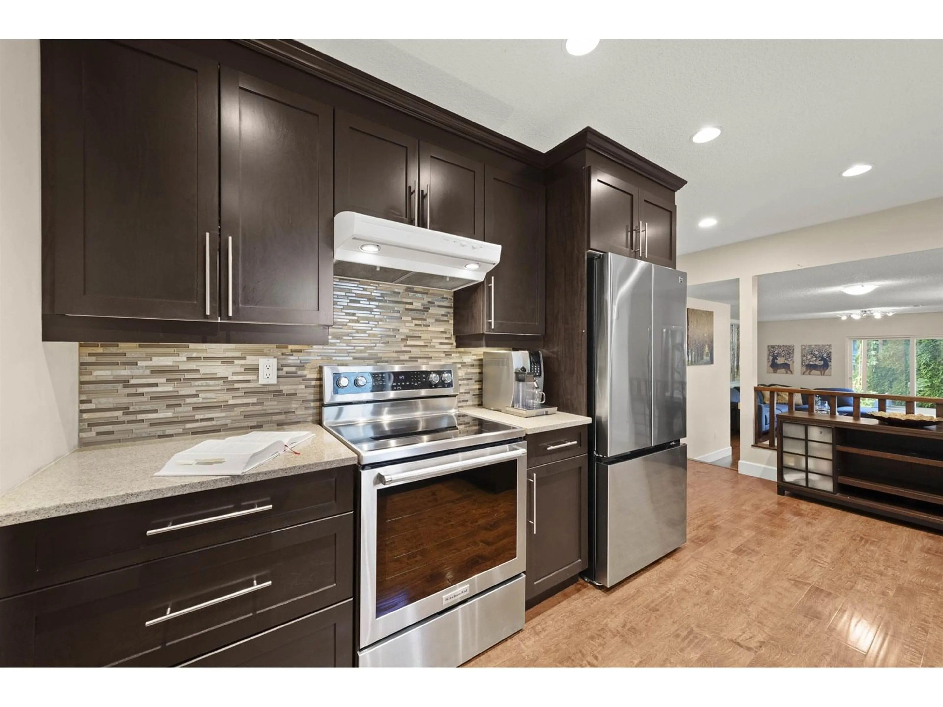 Open concept kitchen, unknown for 15081 92A, Surrey British Columbia V3R7A4