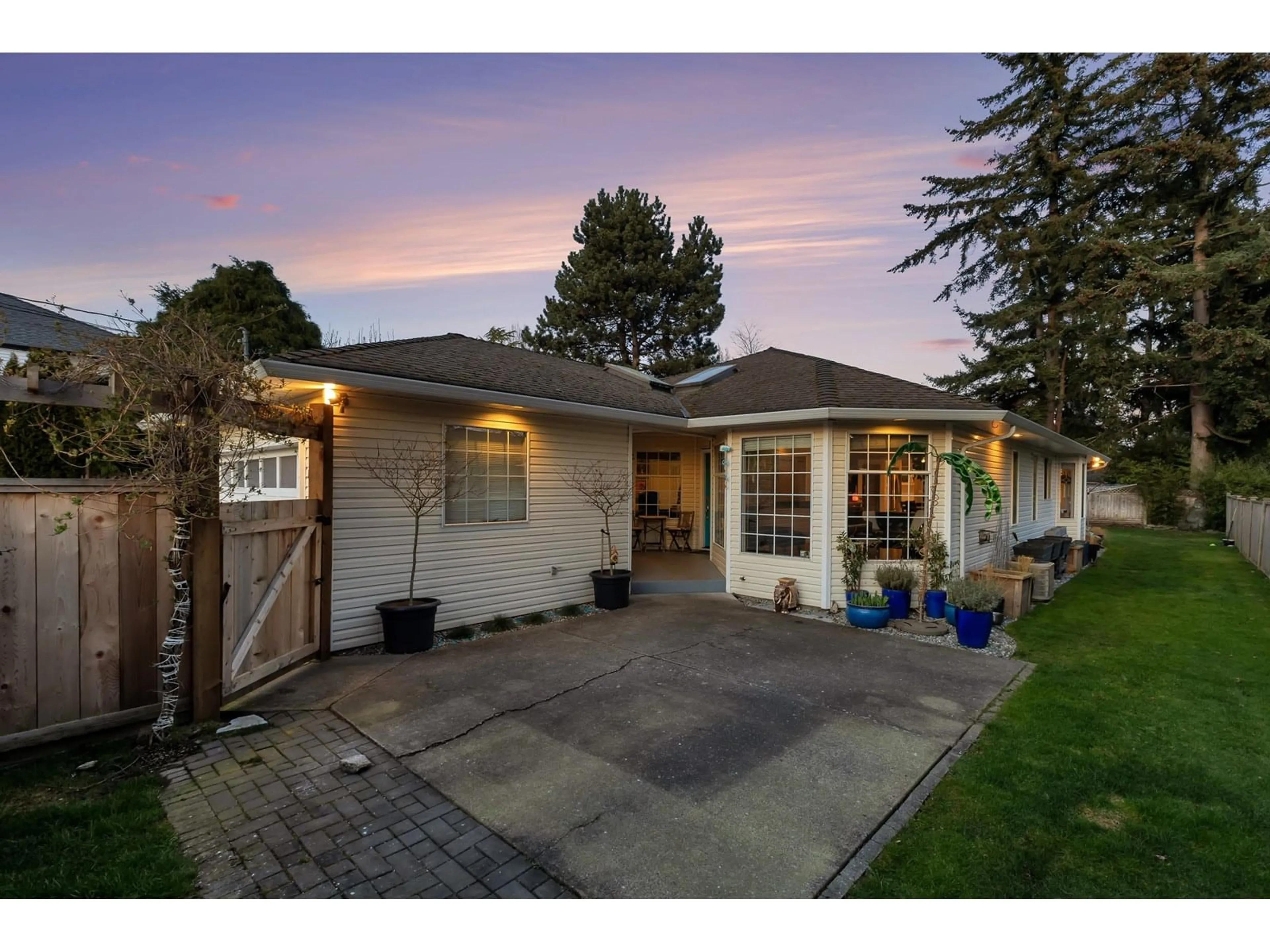 Unknown for 1530 CORY, White Rock British Columbia V4B3J2