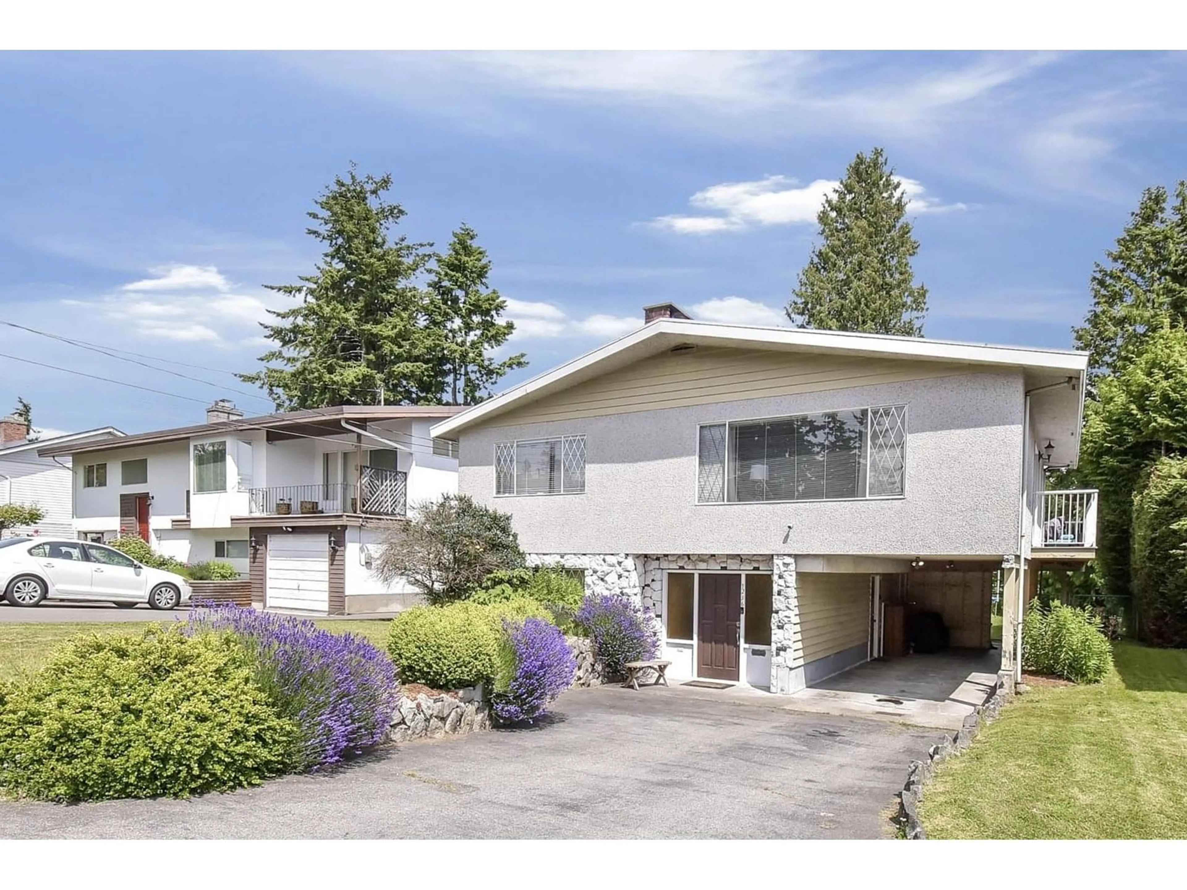 Home with vinyl exterior material, street for 1236 LEE, White Rock British Columbia V4B4P6