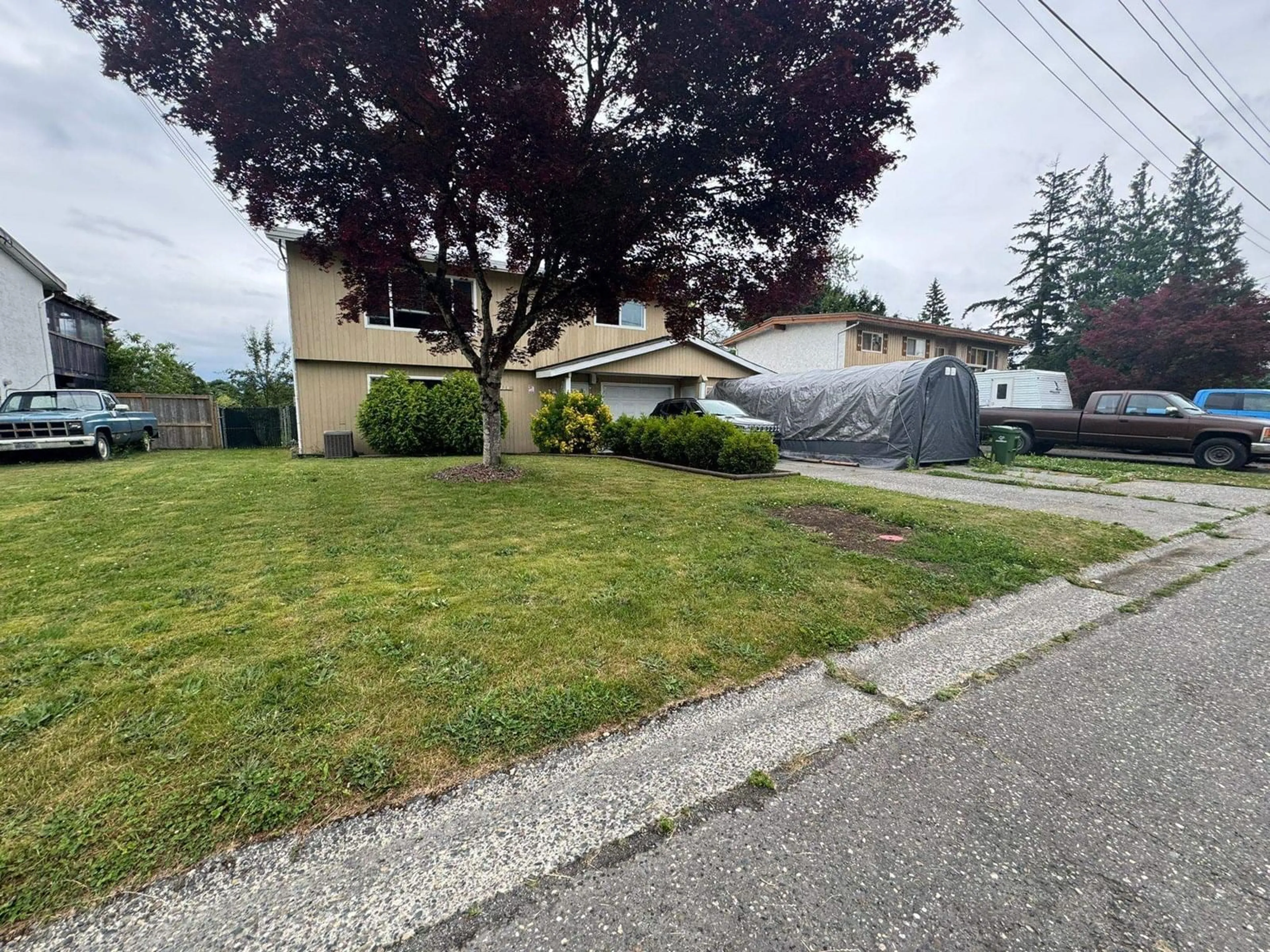 A pic from outside/outdoor area/front of a property/back of a property/a pic from drone, street for 9324 JAMES STREET, Chilliwack British Columbia V2P6G9