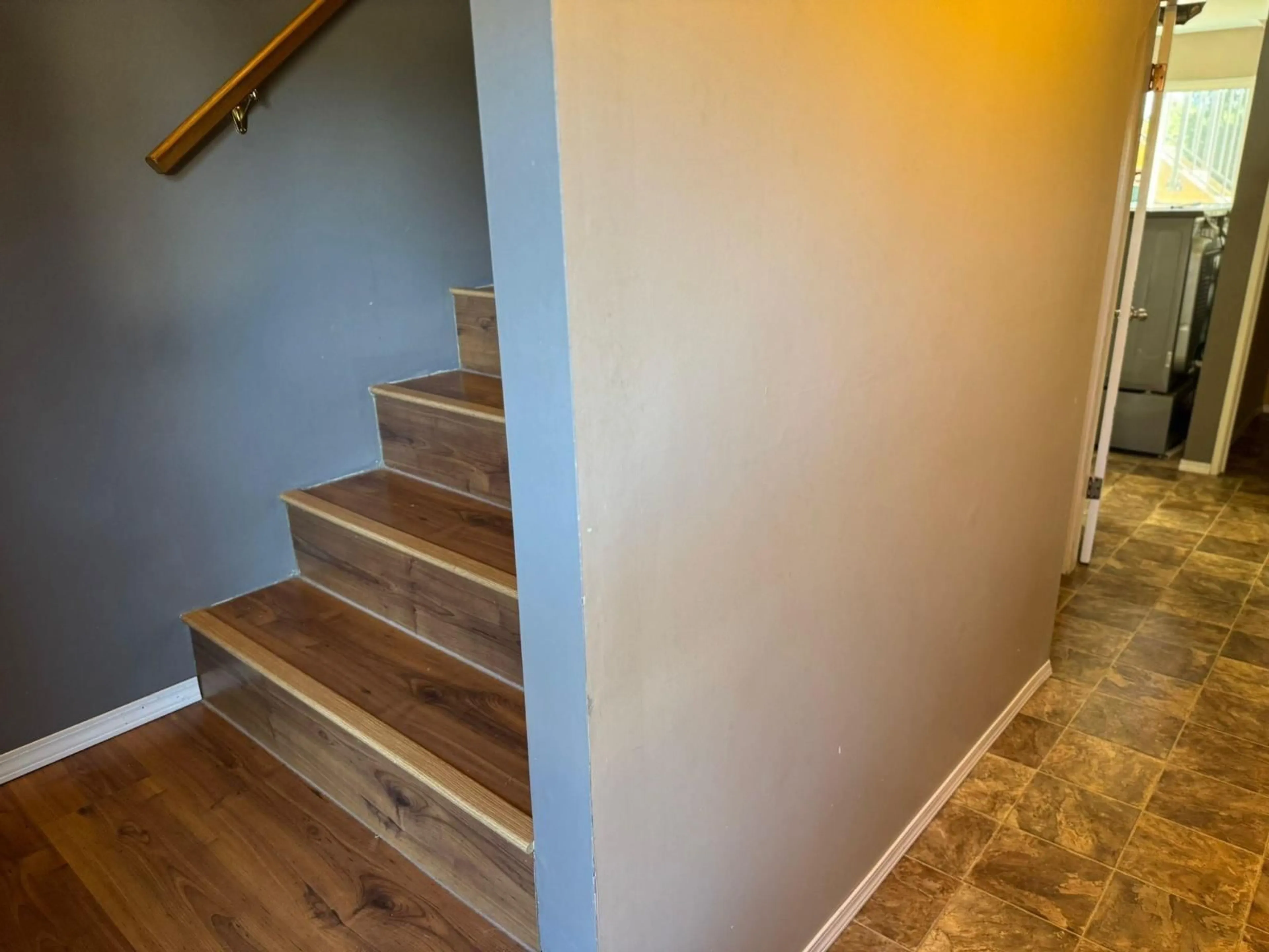 Stairs for 9324 JAMES STREET, Chilliwack British Columbia V2P6G9