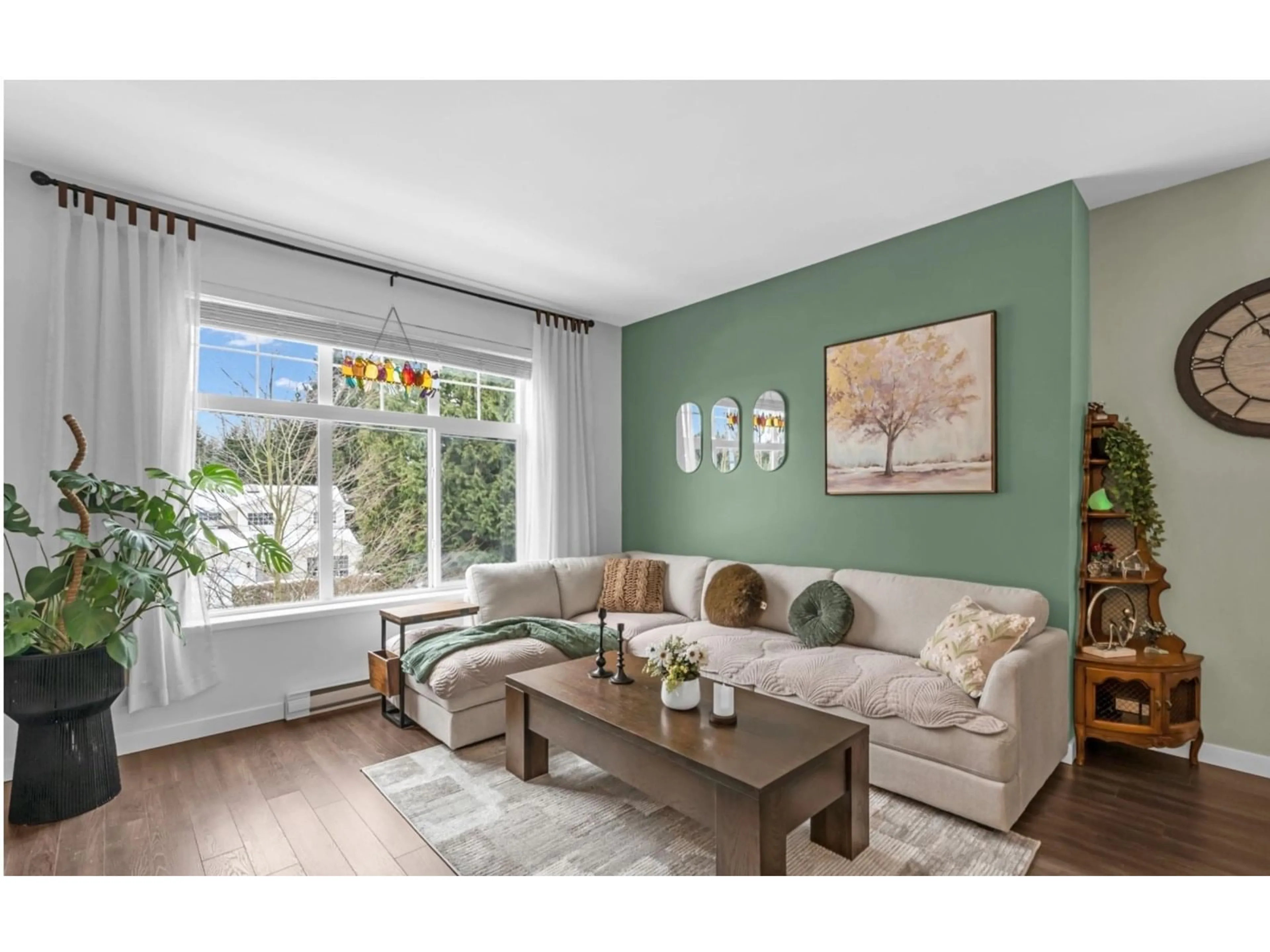 Living room with furniture, wood/laminate floor for 1 - 16357 15, Surrey British Columbia V4A0C2
