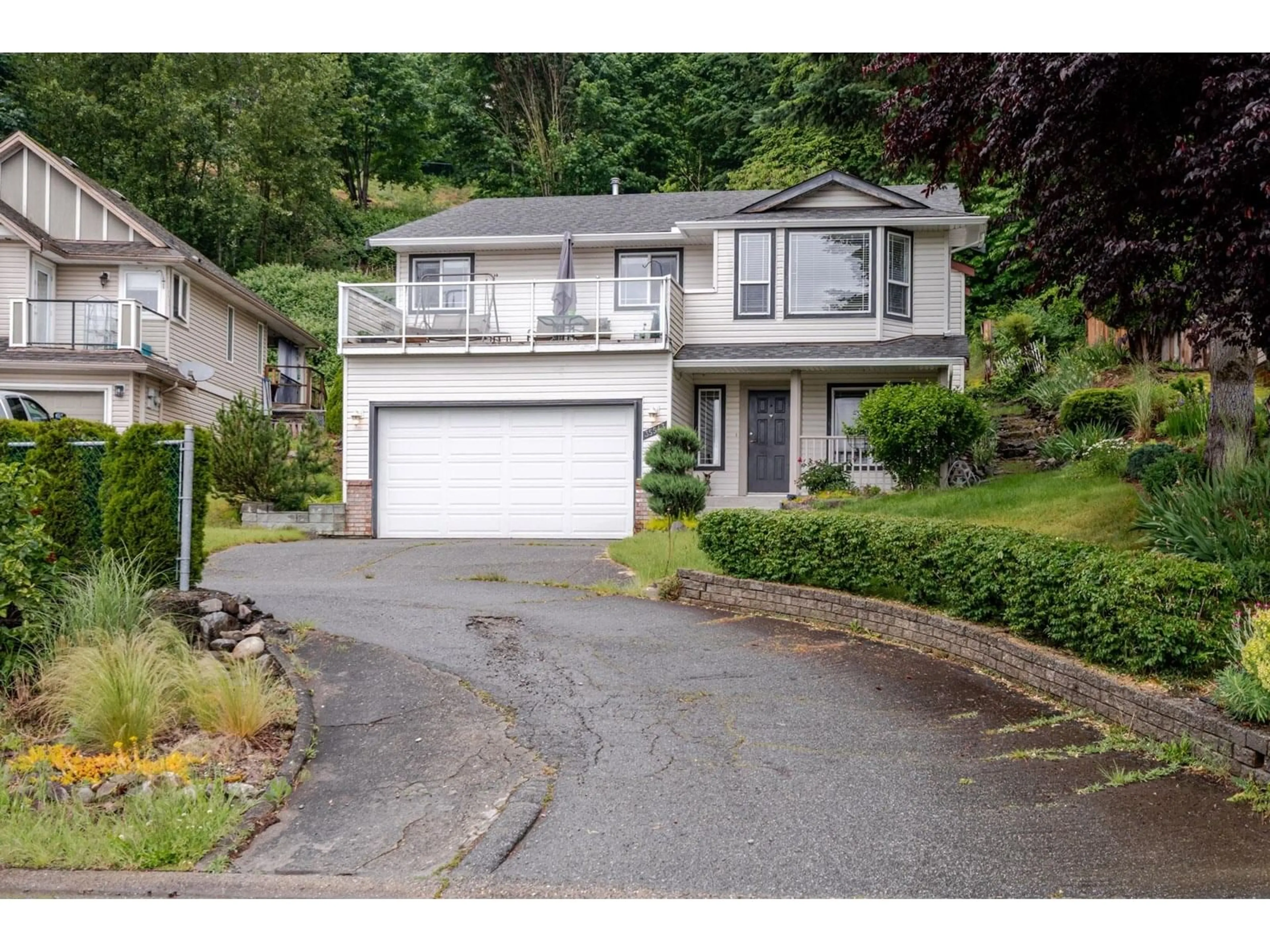 Home with vinyl exterior material, street for 35543 DINA, Abbotsford British Columbia V3G1L7