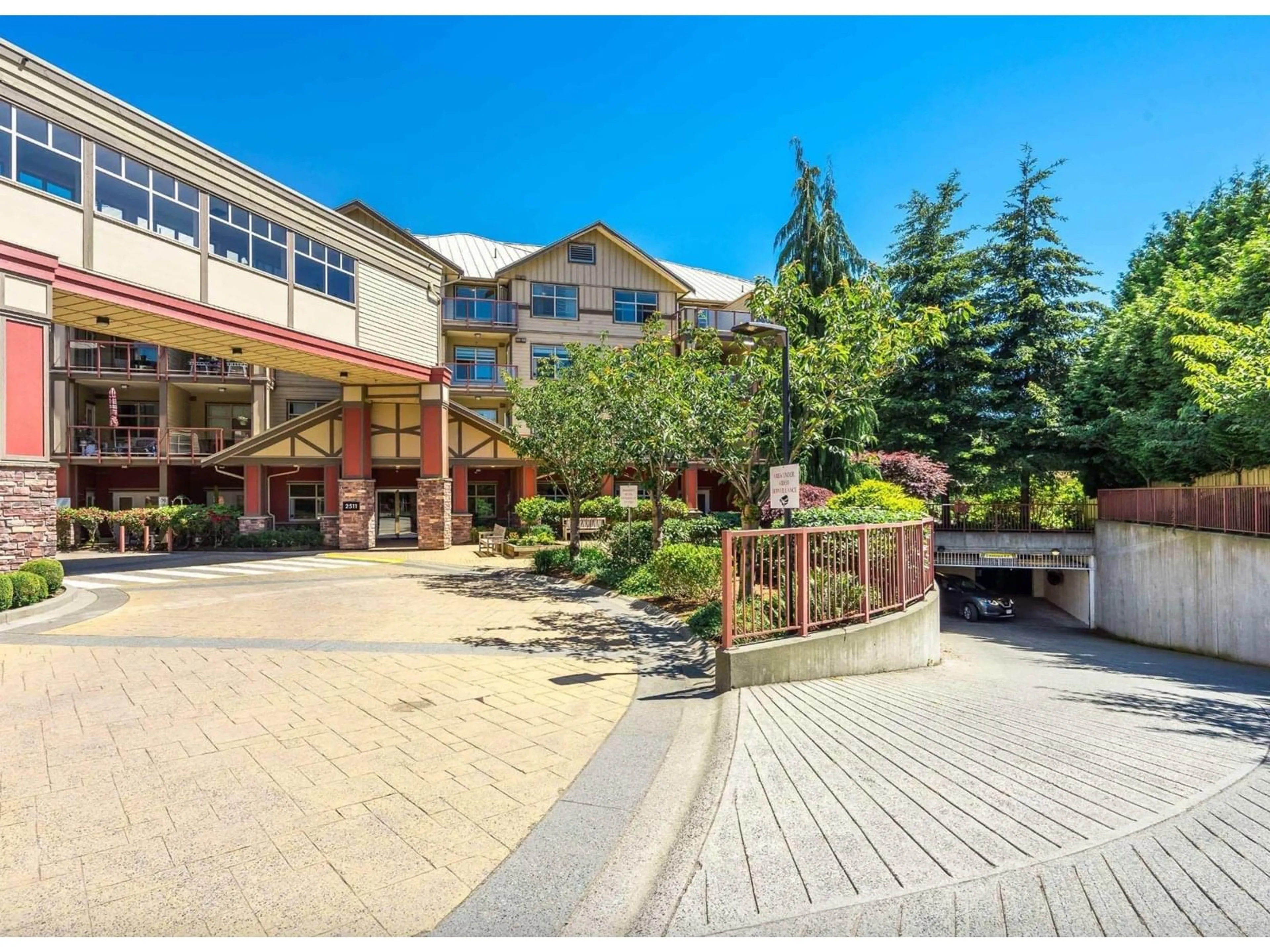 Patio, mountain view for 415 - 2511 KING GEORGE, Surrey British Columbia V4P0C7