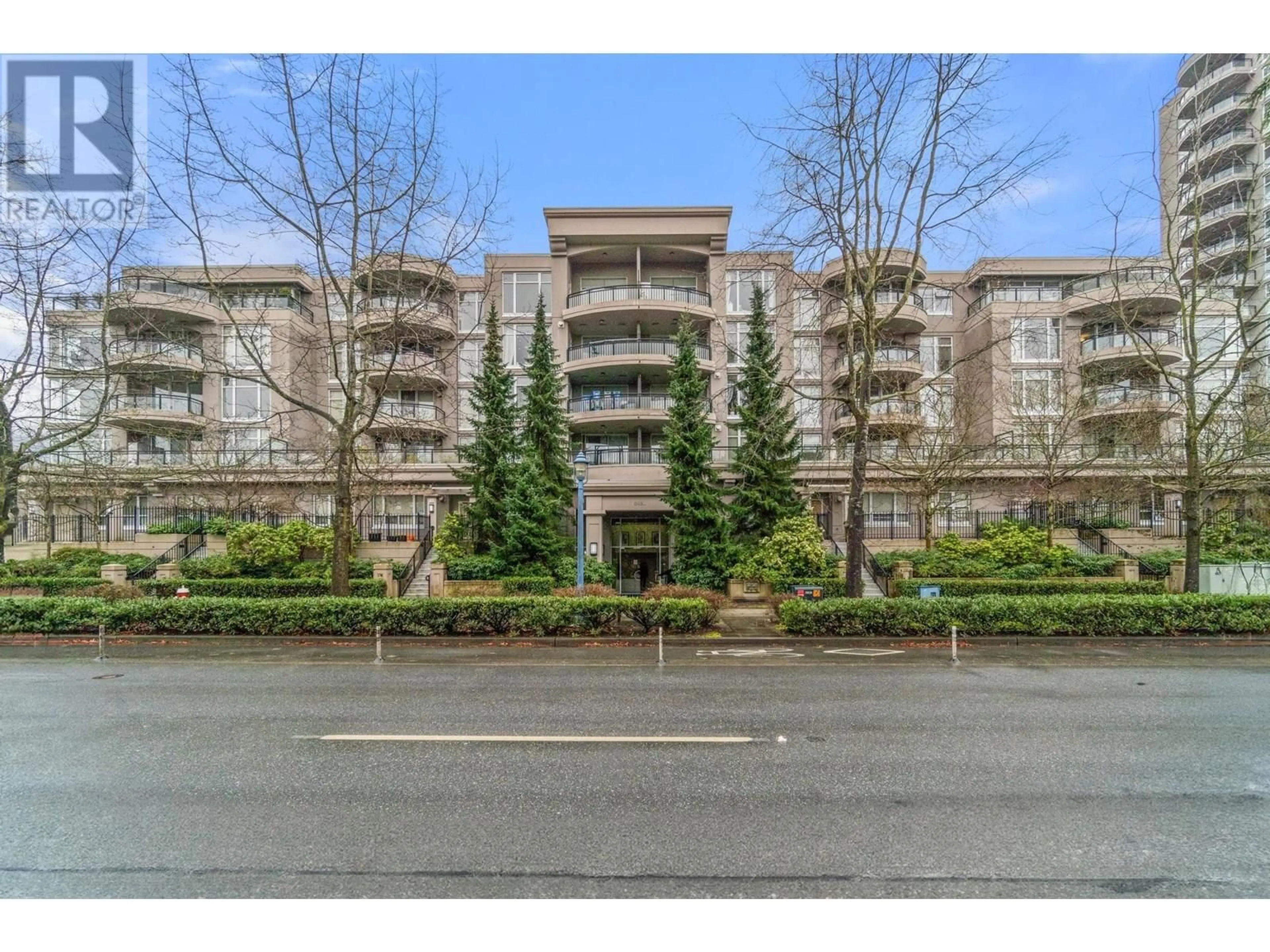 Indoor foyer for 111 - 8480 GRANVILLE AVENUE, Richmond British Columbia V6Y4E8