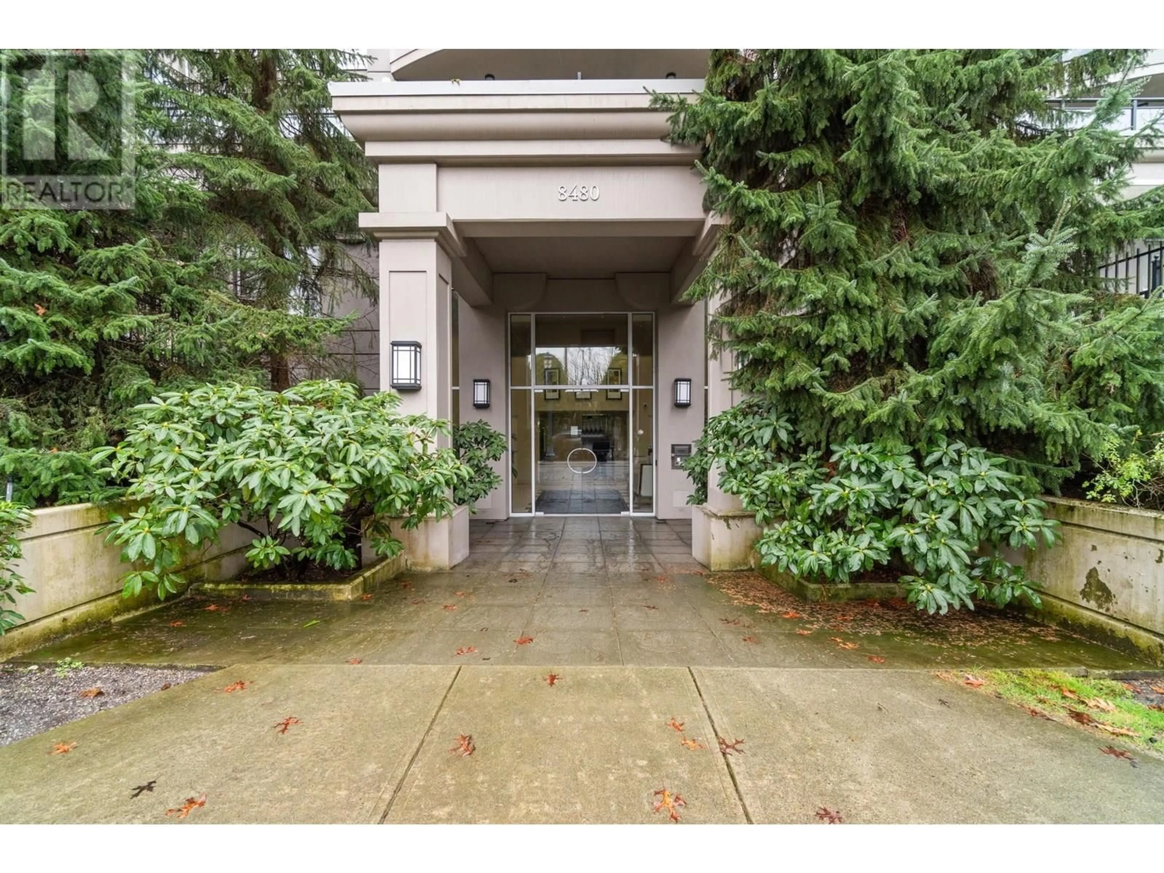 Indoor foyer for 111 - 8480 GRANVILLE AVENUE, Richmond British Columbia V6Y4E8