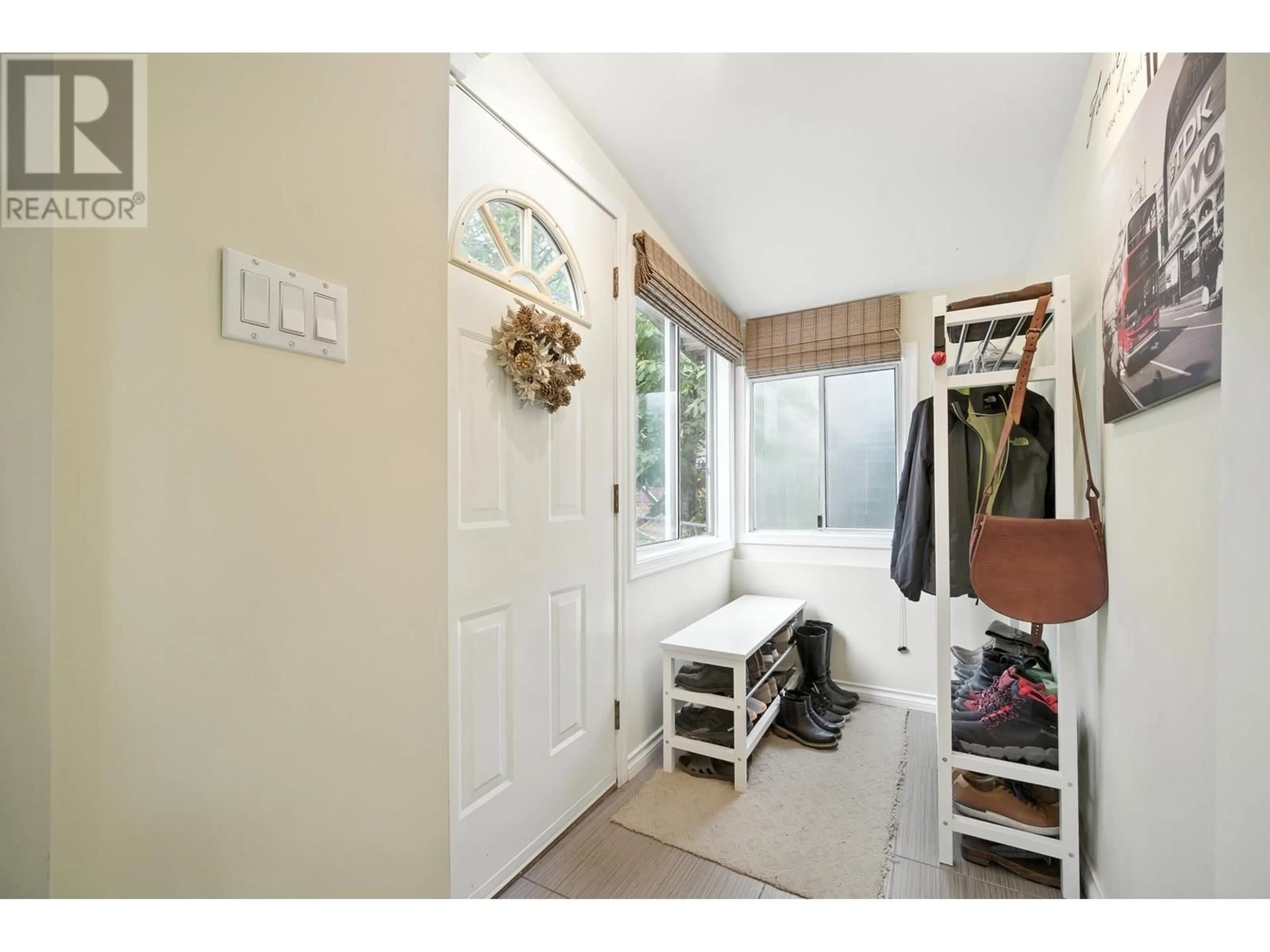 Indoor entryway for 966 64TH AVENUE, Vancouver British Columbia V5X2N4