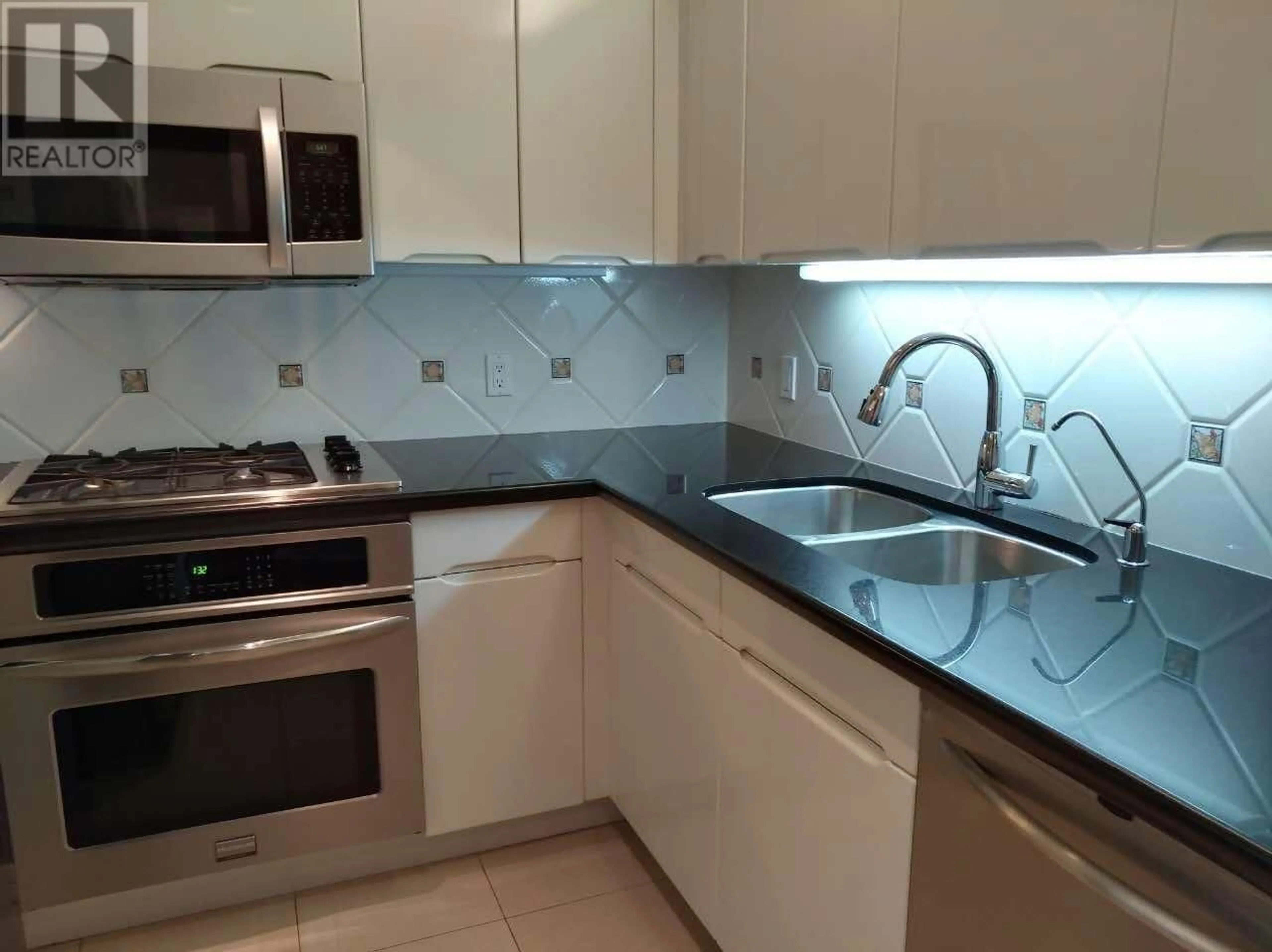Standard kitchen, ceramic/tile floor for 505 - 560 CARDERO STREET, Vancouver British Columbia V6G3E9