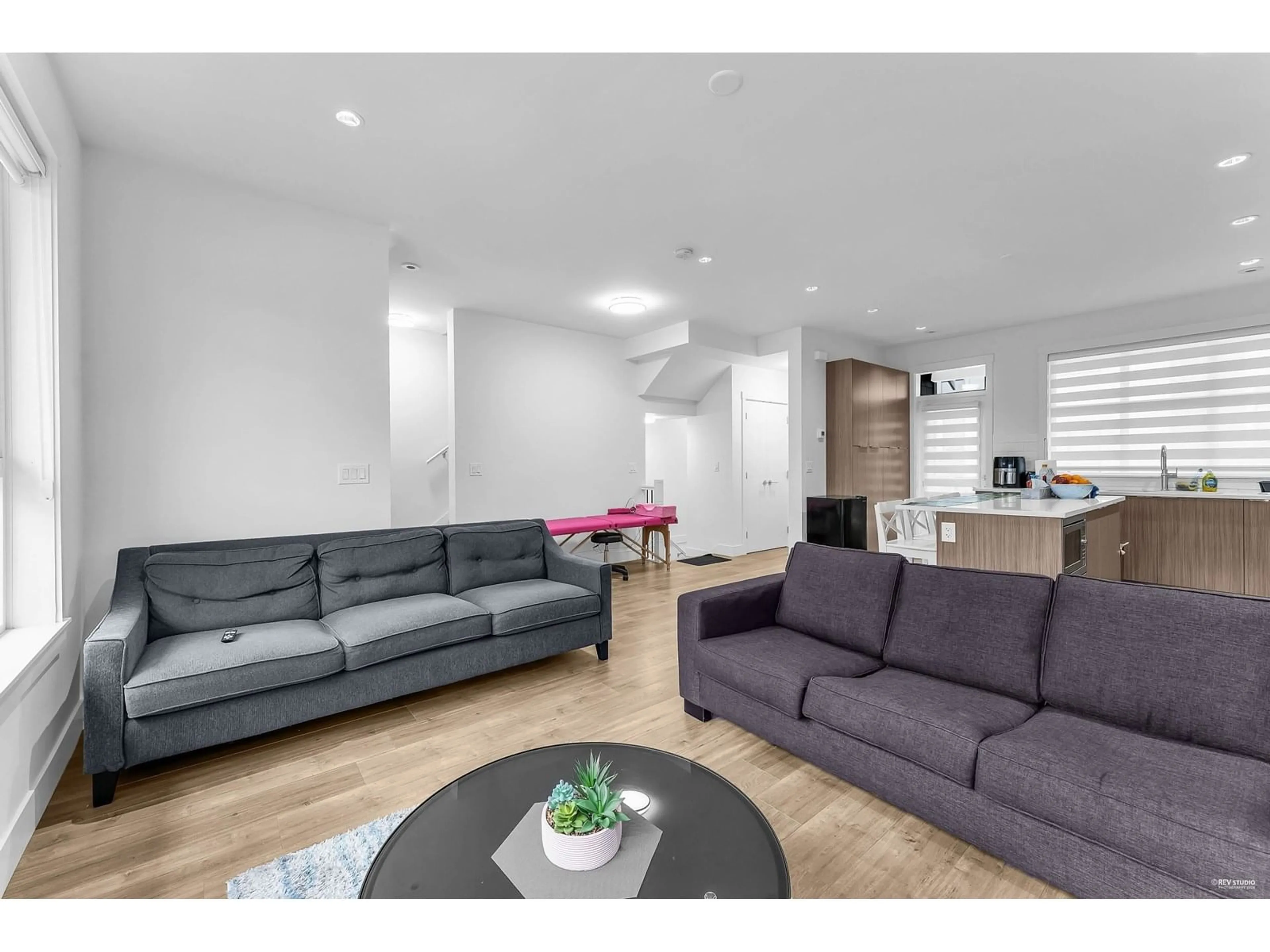 Living room with furniture, wood/laminate floor for 12 - 11556 72A, Delta British Columbia V4C1A9