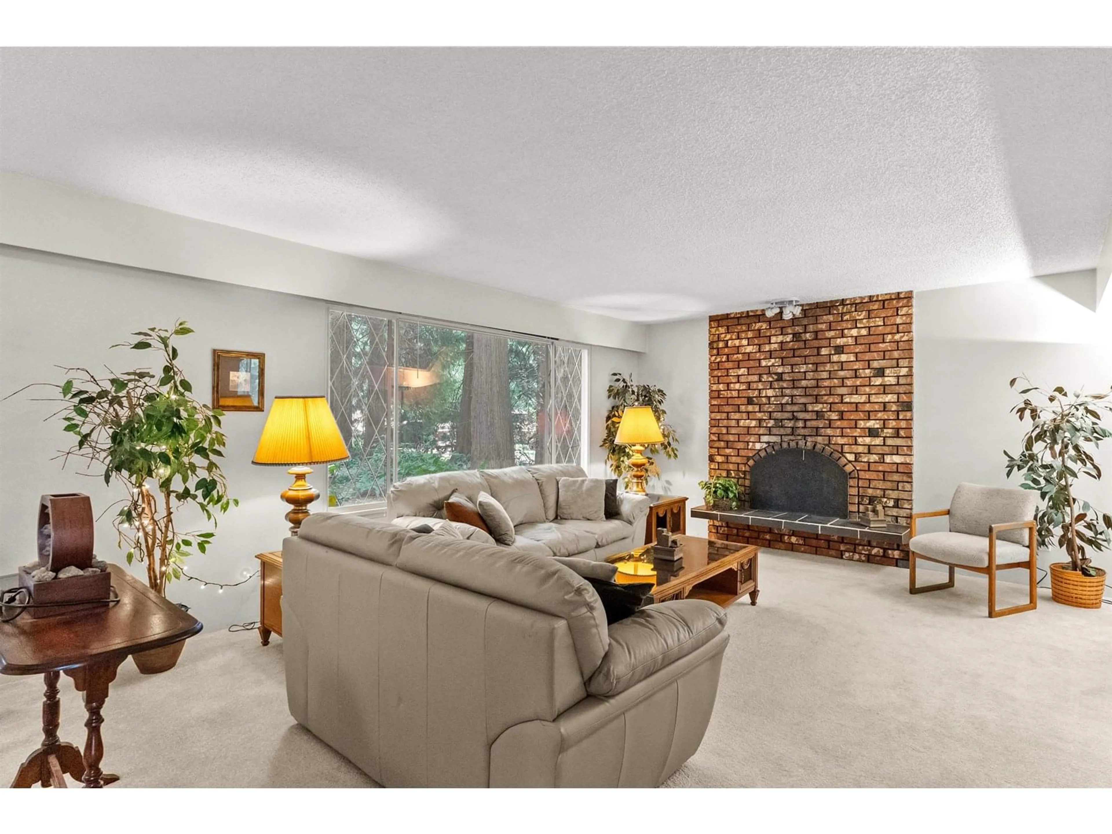 Living room with furniture, unknown for 4280 196B, Langley British Columbia V3A1B1