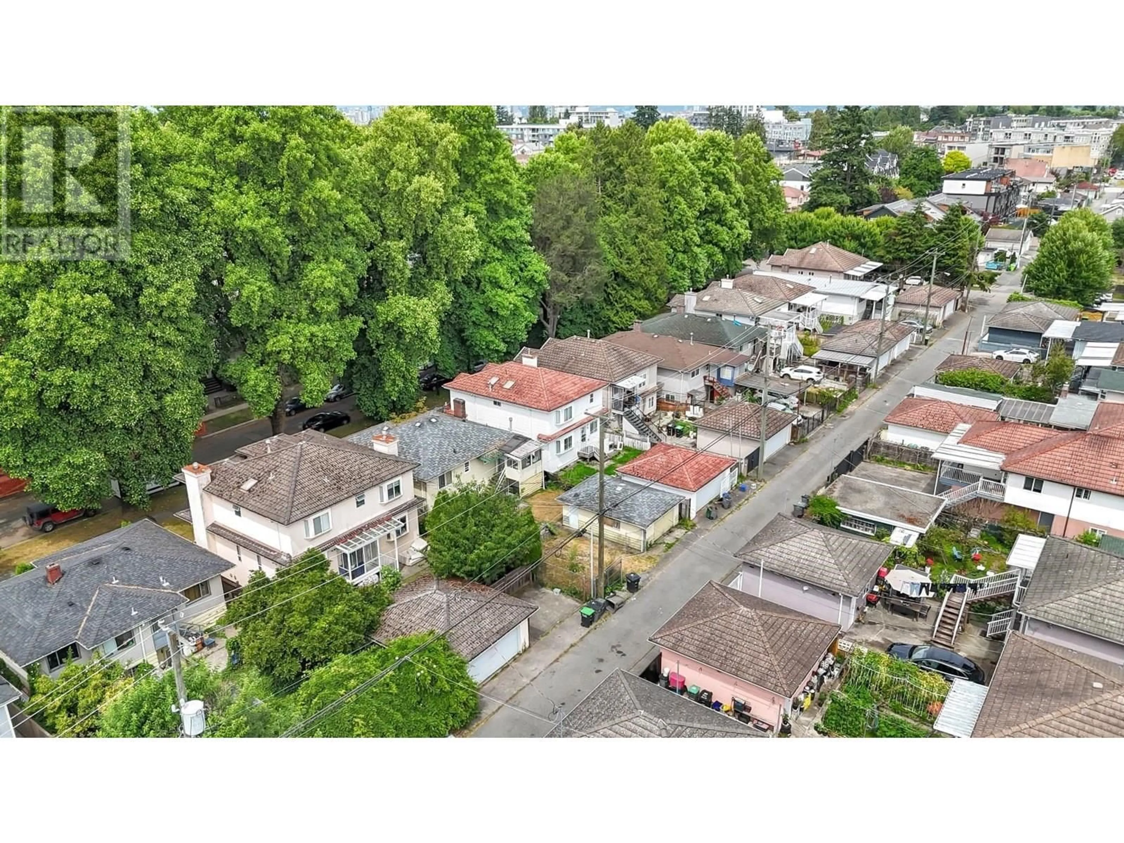 A pic from outside/outdoor area/front of a property/back of a property/a pic from drone, street for 5338 CHAMBERS STREET, Vancouver British Columbia V5R3M1