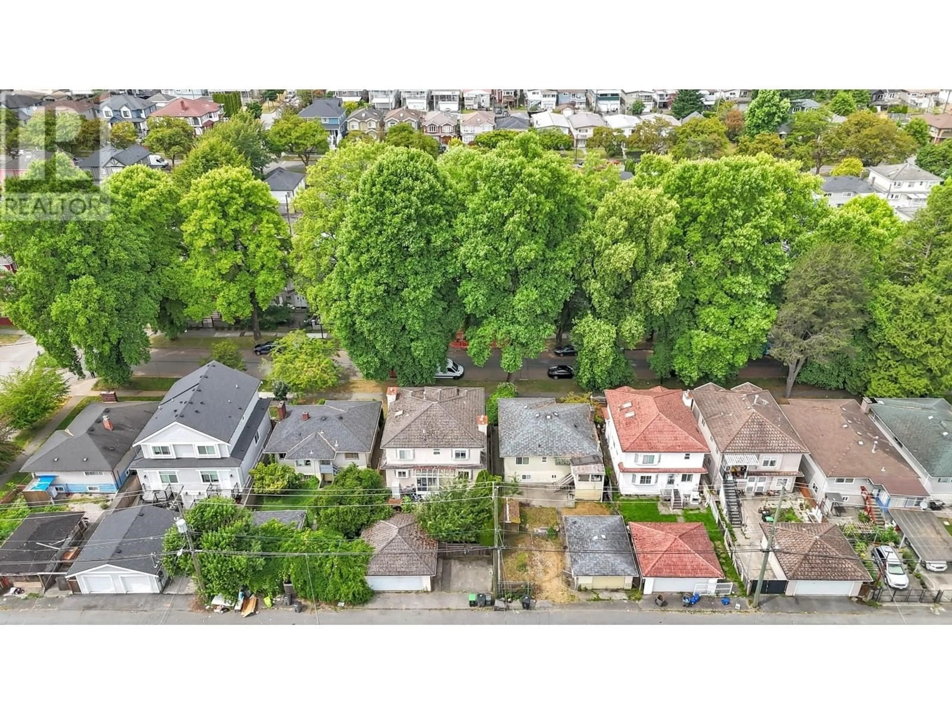 A pic from outside/outdoor area/front of a property/back of a property/a pic from drone, street for 5338 CHAMBERS STREET, Vancouver British Columbia V5R3M1
