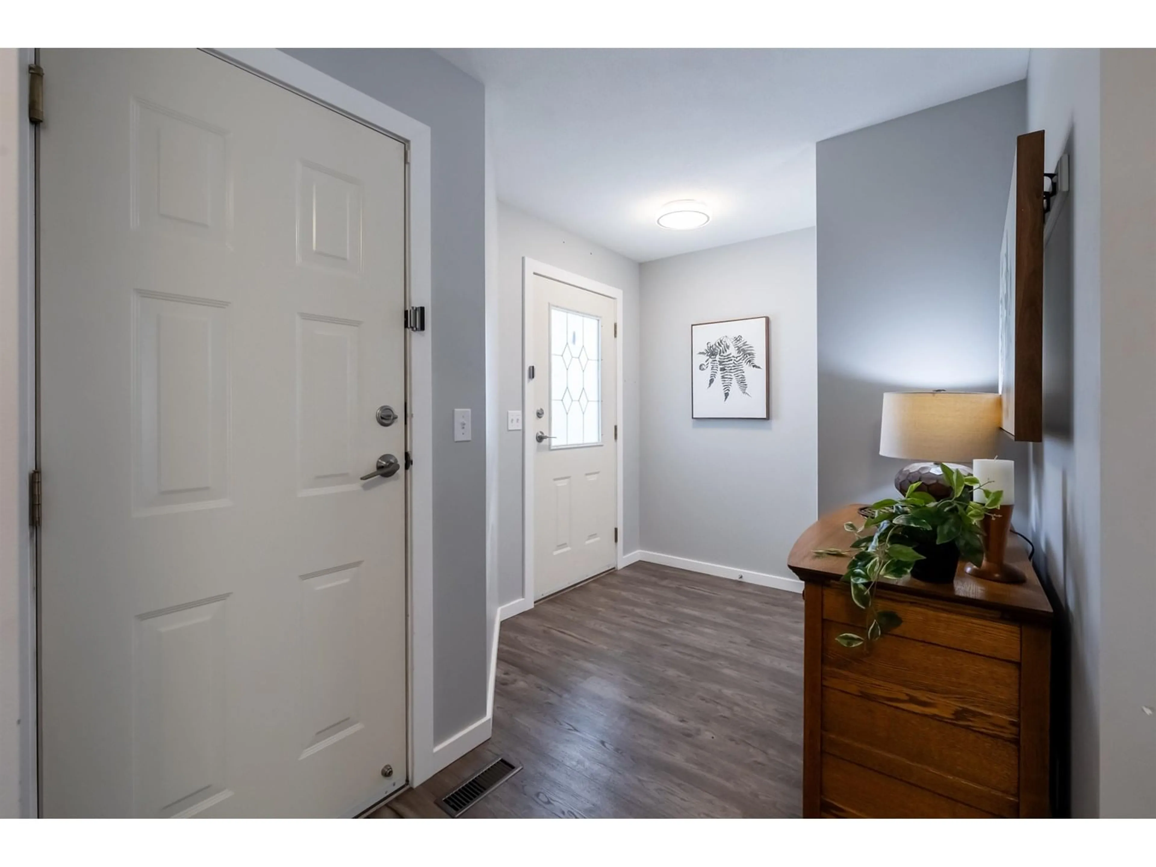 Indoor entryway for 5 - 45873 LEWIS AVENUE, Chilliwack British Columbia V2P3C3