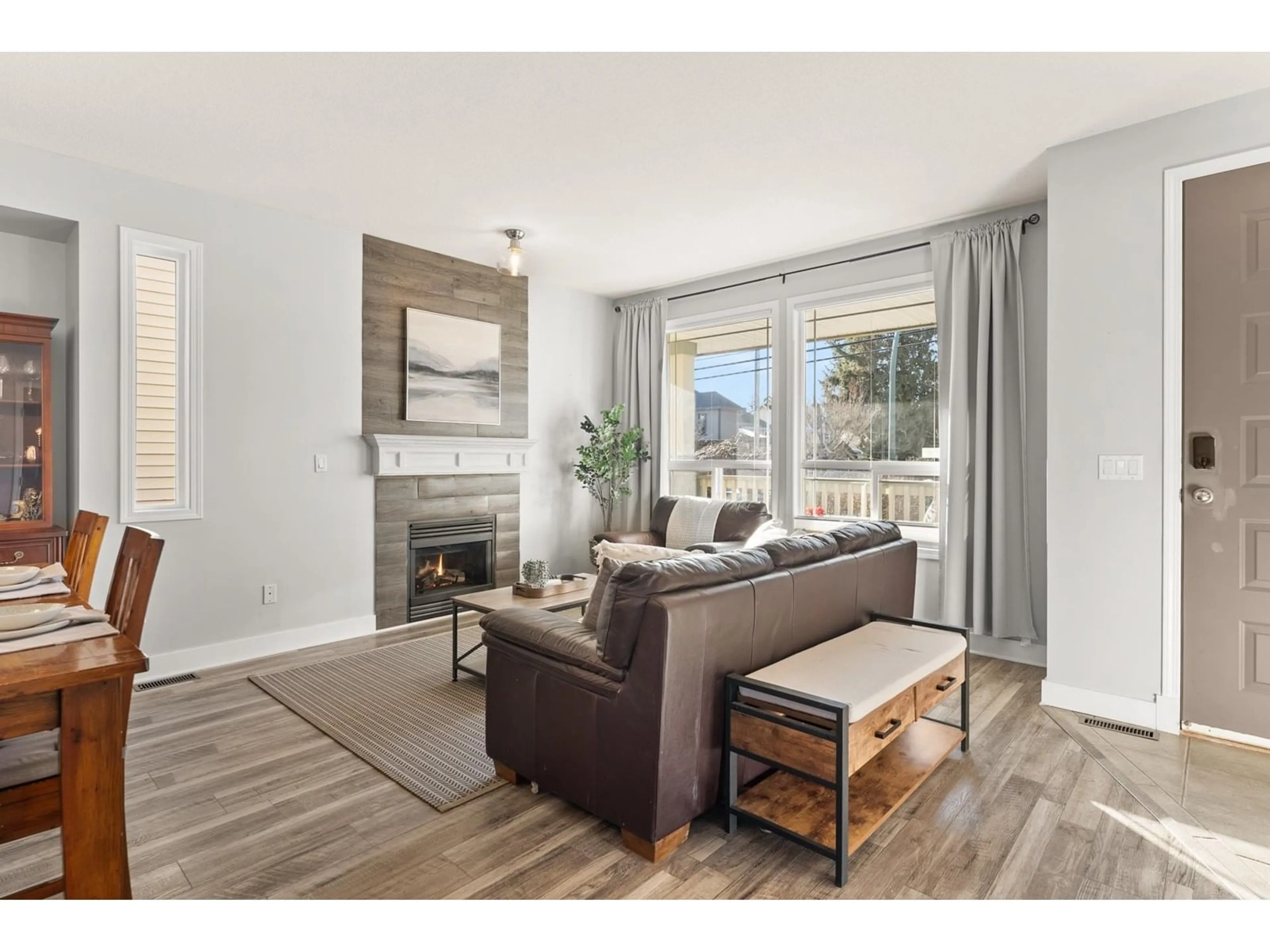Living room with furniture, wood/laminate floor for 5736 148, Surrey British Columbia V3S3B6