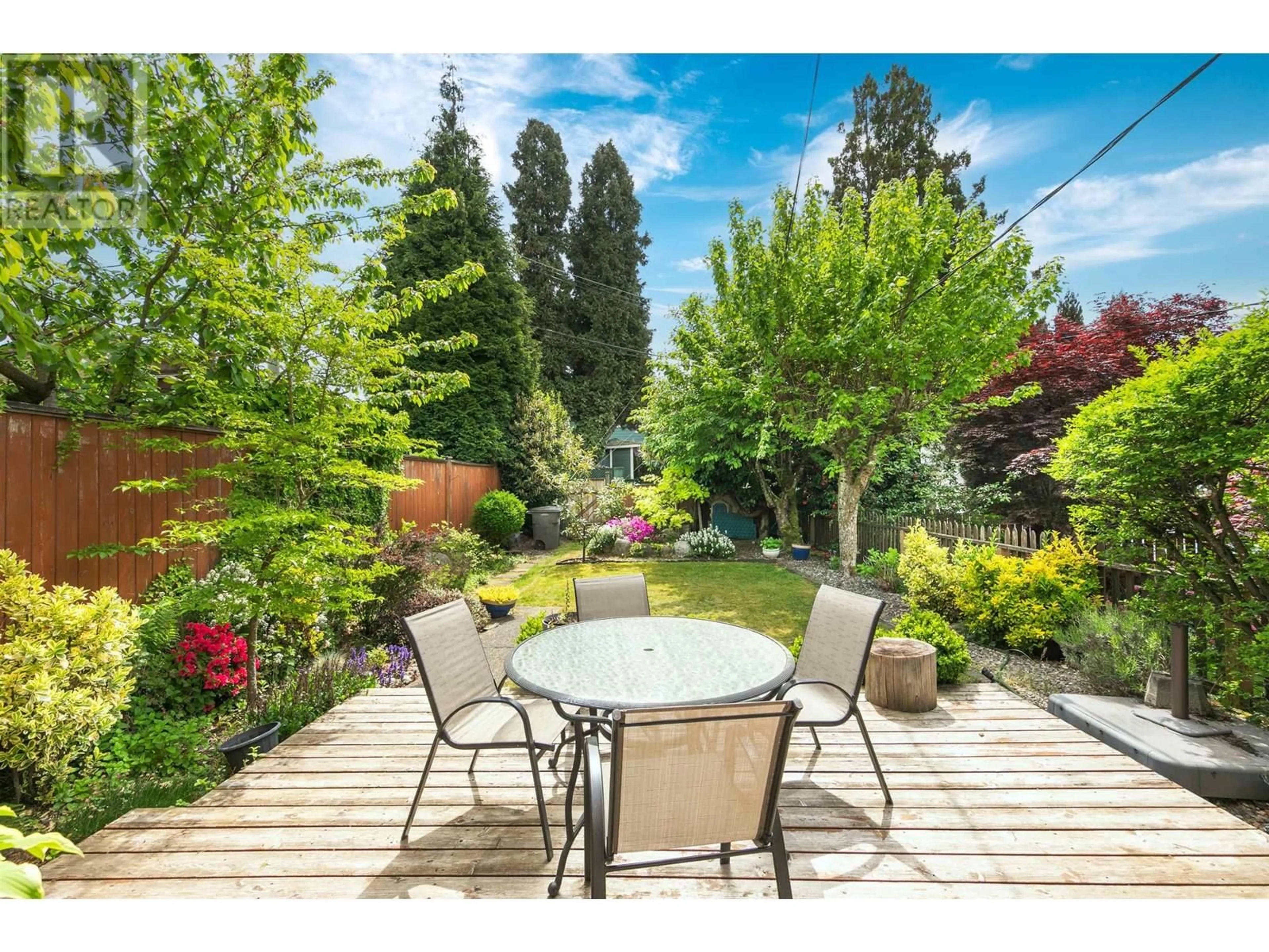 Patio, unknown for 2118 14TH AVENUE, Vancouver British Columbia V6K2V7