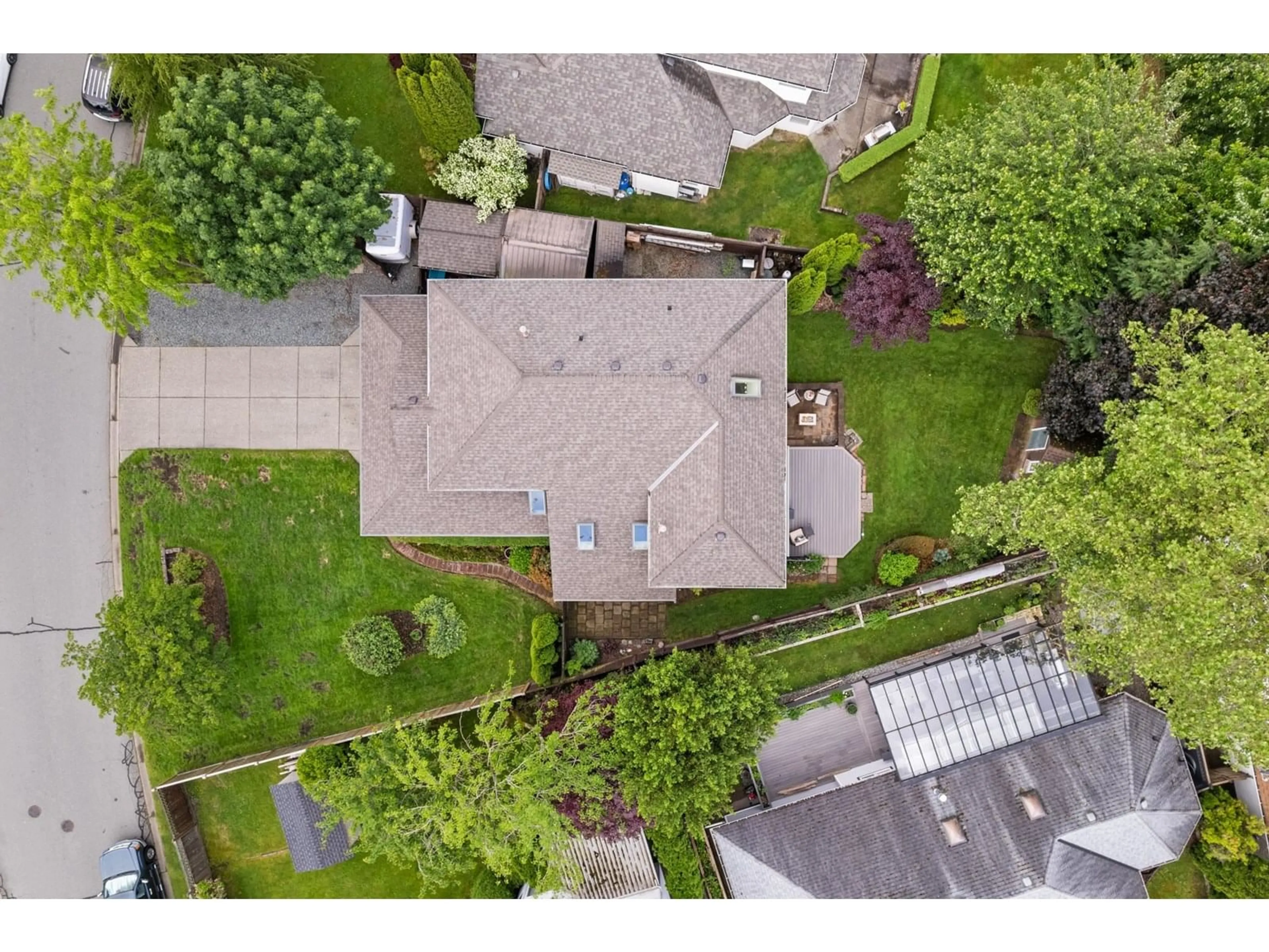 A pic from outside/outdoor area/front of a property/back of a property/a pic from drone, street for 6088 184A, Surrey British Columbia V3S7P7