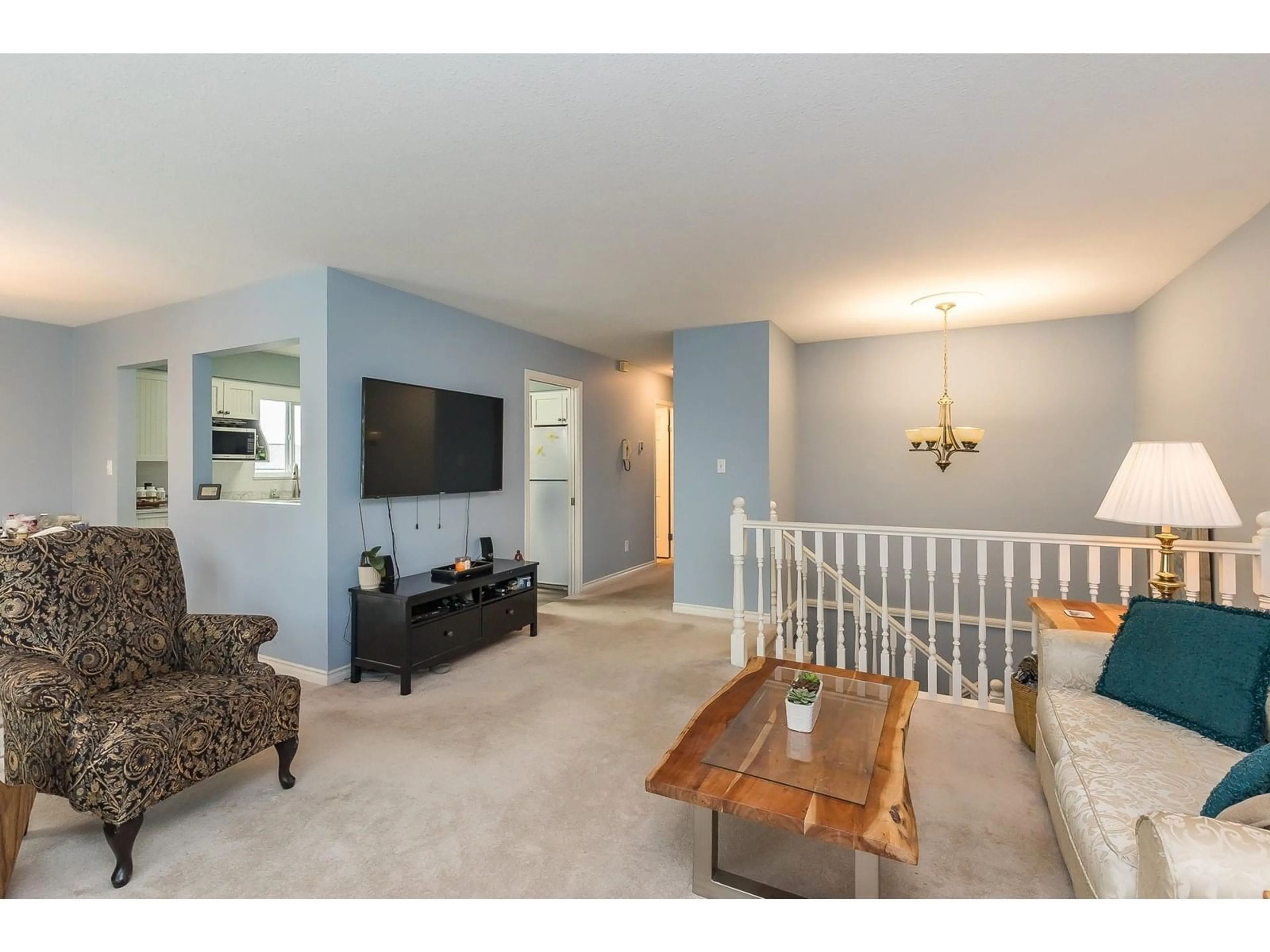 Living room with furniture, unknown for 37 - 2989 TRAFALGAR, Abbotsford British Columbia V2S7X9