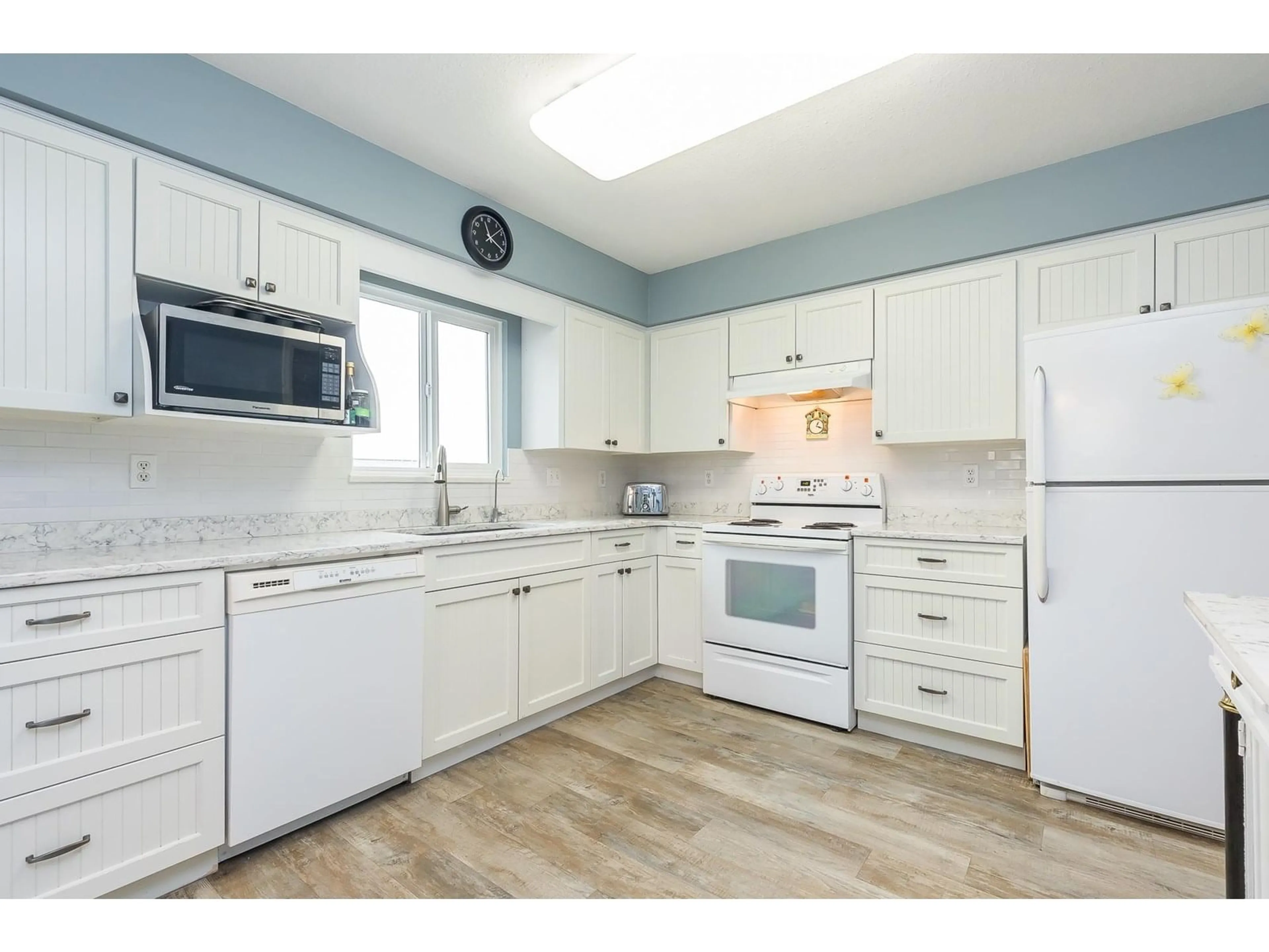 Standard kitchen, unknown for 37 - 2989 TRAFALGAR, Abbotsford British Columbia V2S7X9