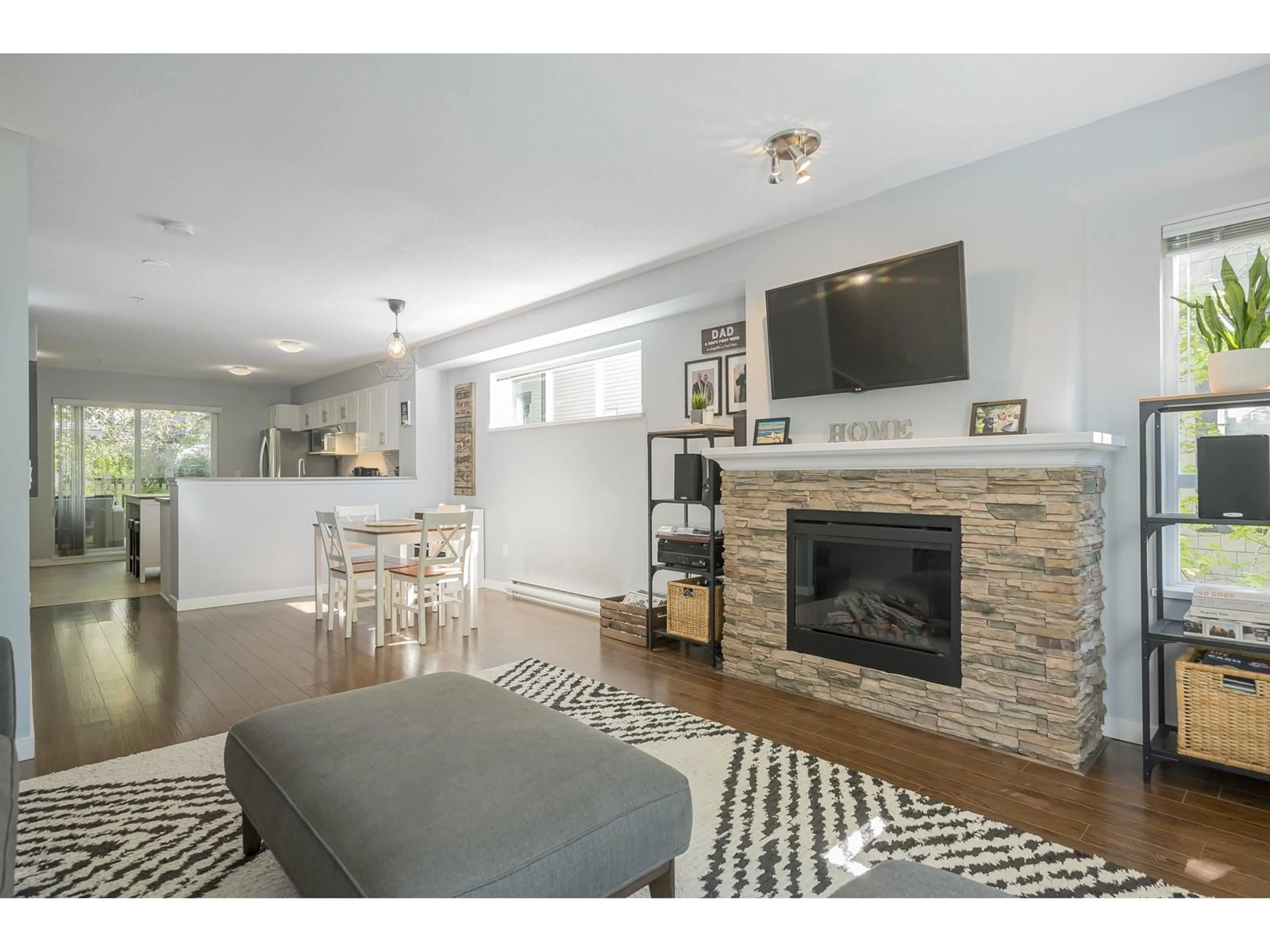 Living room with furniture, unknown for 36 - 6747 203, Langley British Columbia V2Y3B5