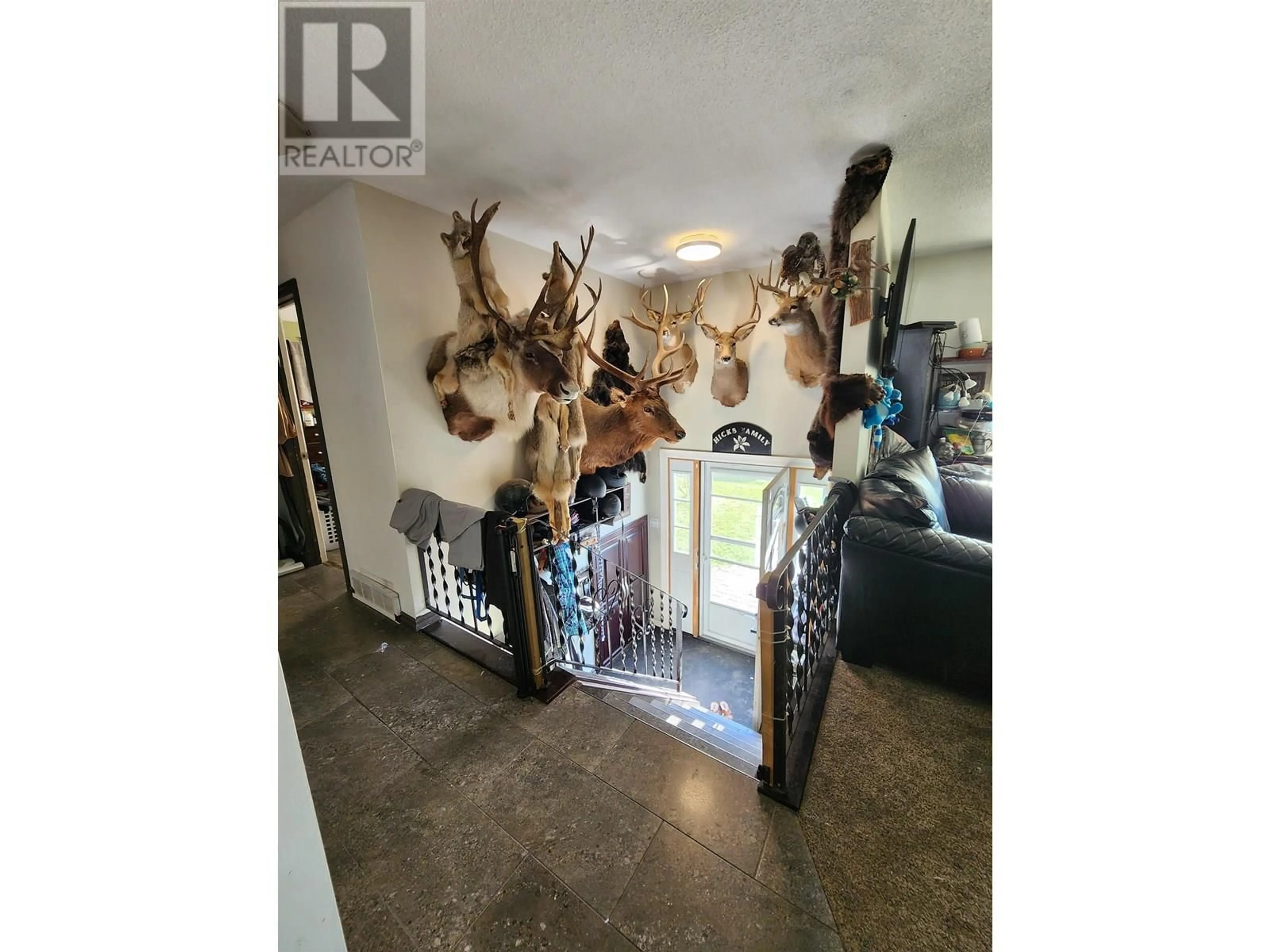 Indoor foyer for 11015 102 STREET, Fort St. John British Columbia V1J4C2