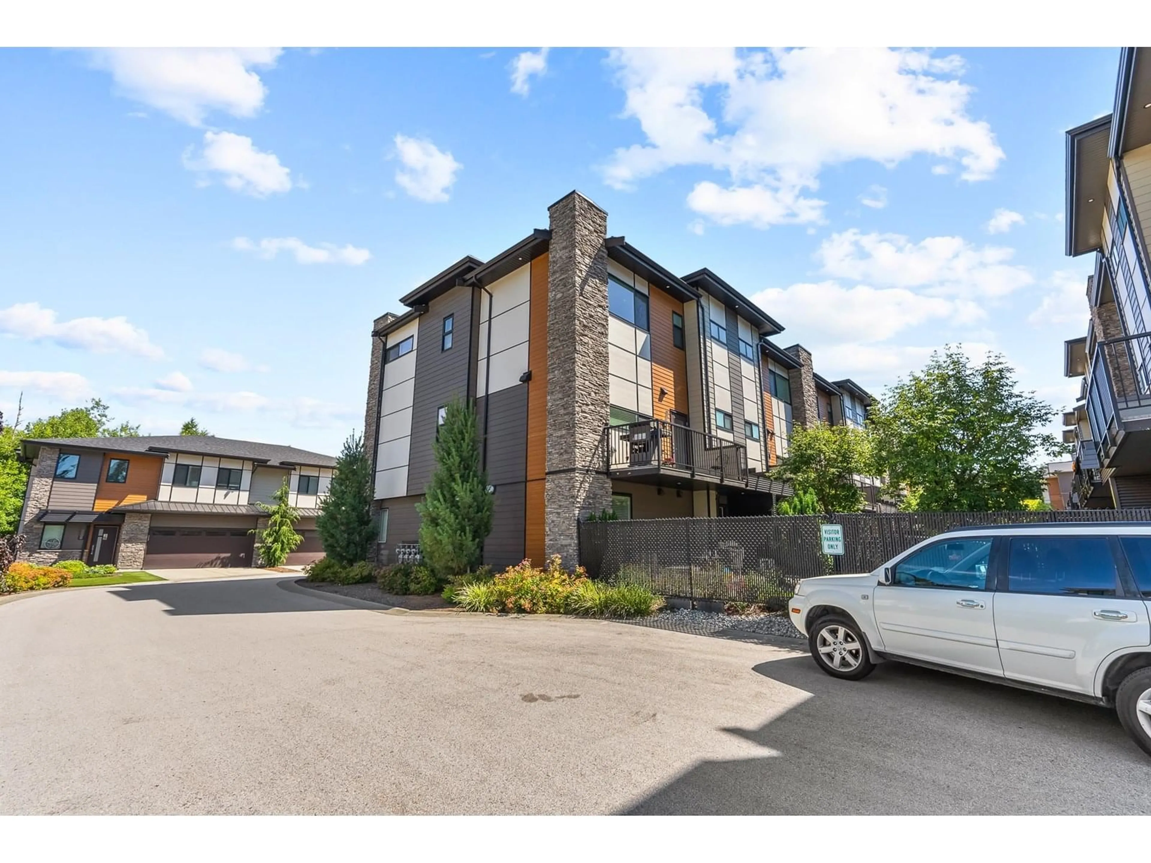 A pic from outside/outdoor area/front of a property/back of a property/a pic from drone, building for 36 - 33209 CHERRY, Mission British Columbia V2V0G8