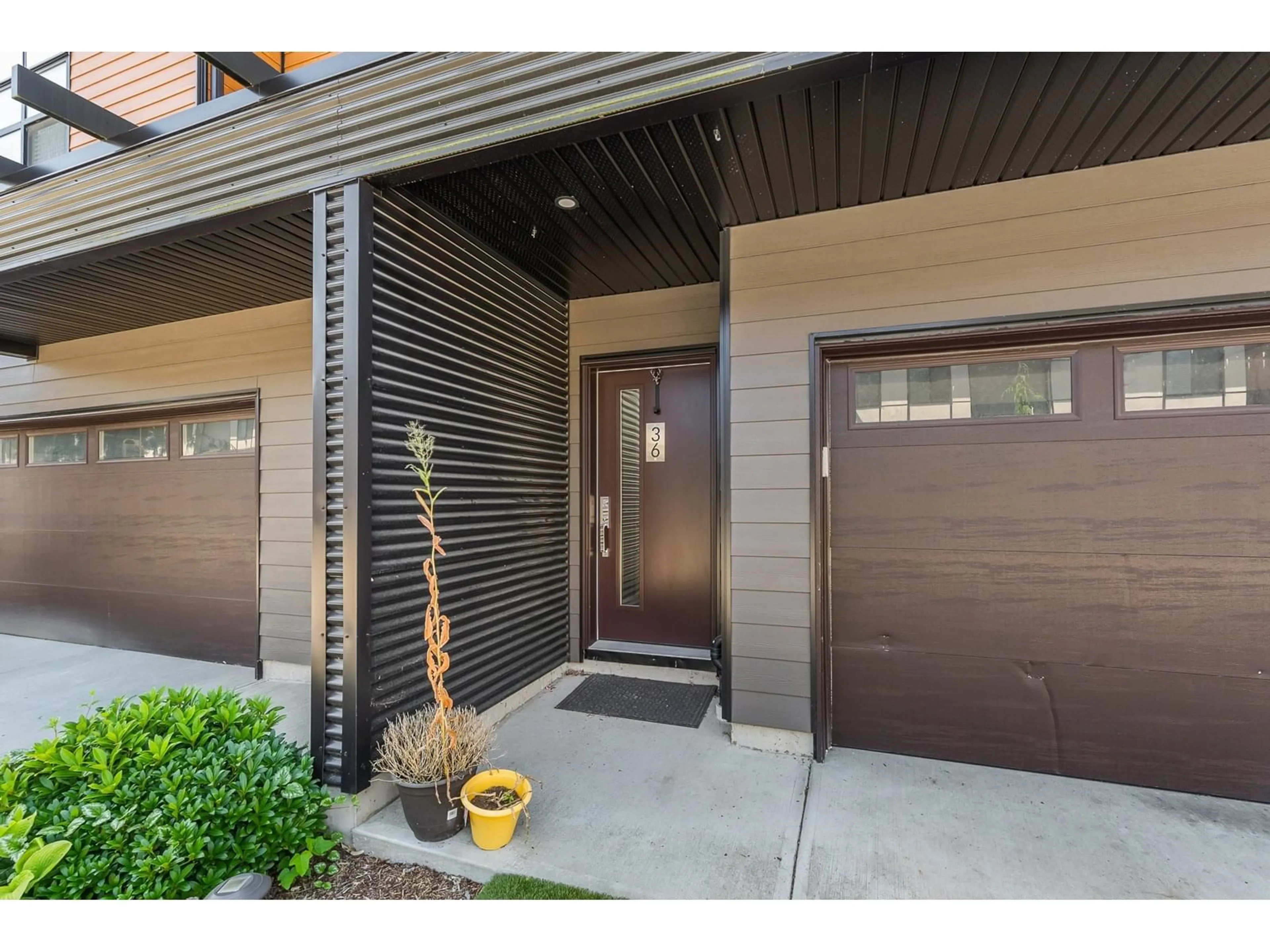 Indoor entryway for 36 - 33209 CHERRY, Mission British Columbia V2V0G8