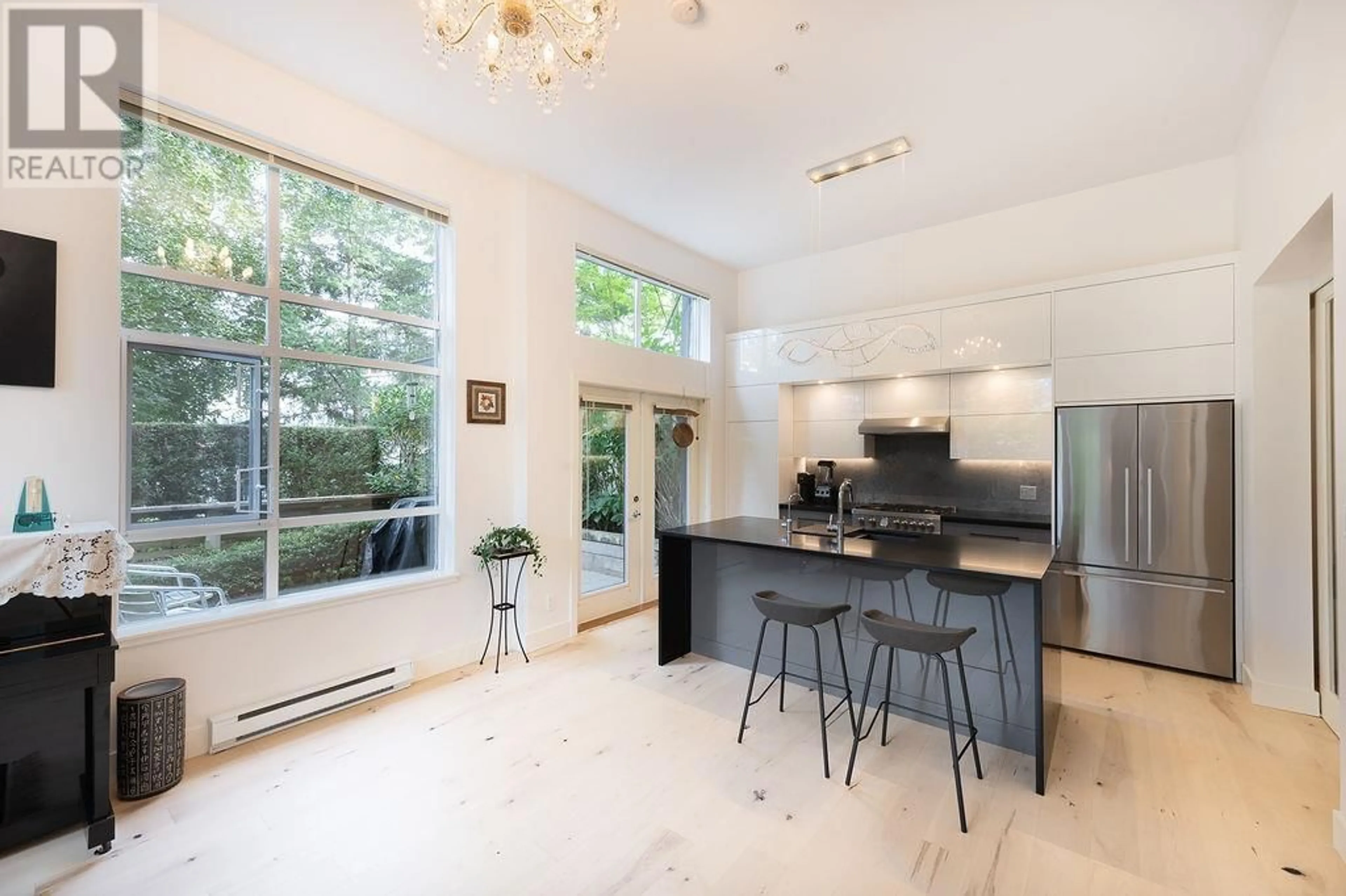 Open concept kitchen, ceramic/tile floor for 5952 CHANCELLOR MEWS, Vancouver British Columbia V6T2L5