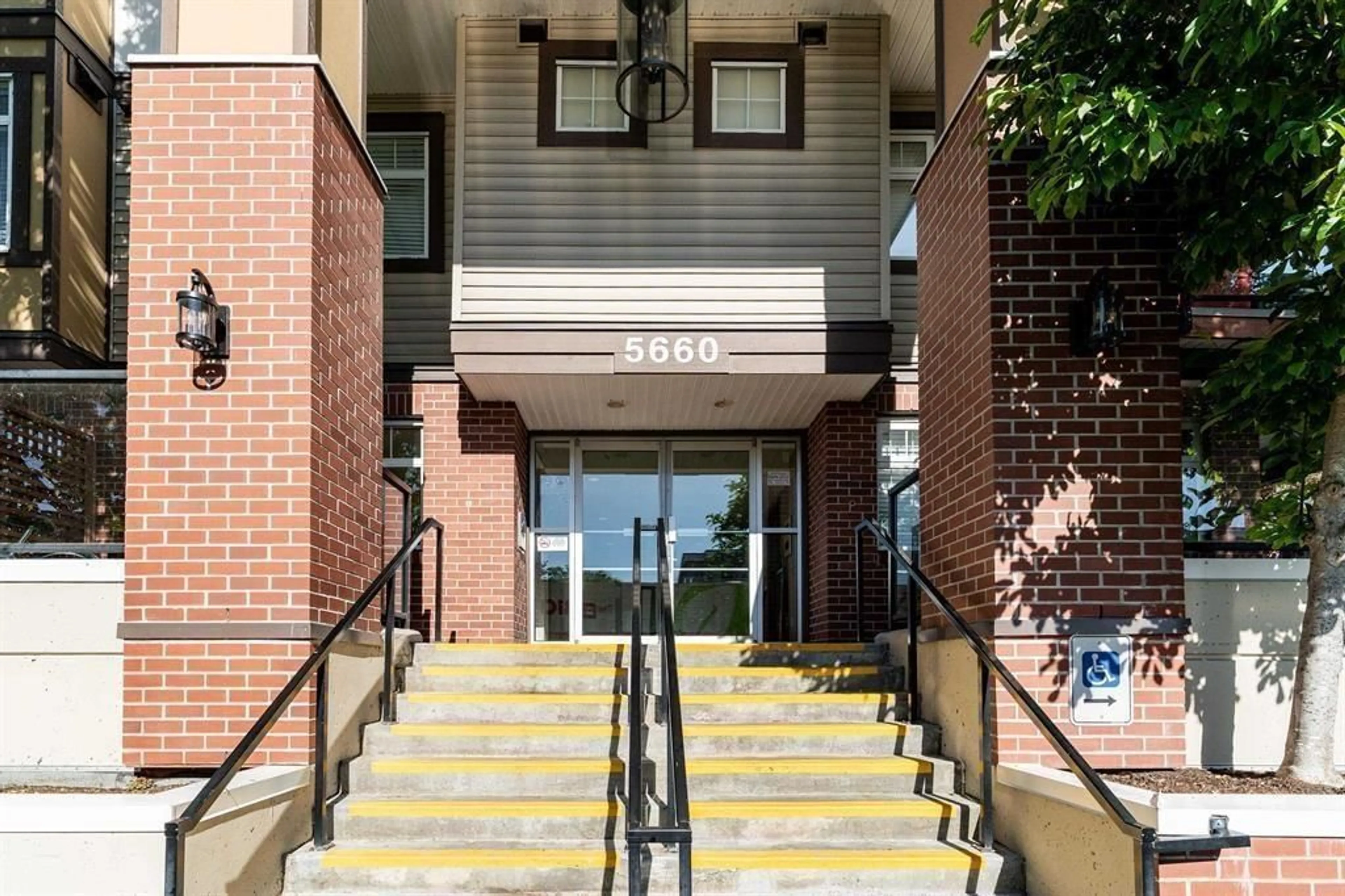 Indoor foyer for 241 - 5660 201A, Surrey British Columbia V3A0B4