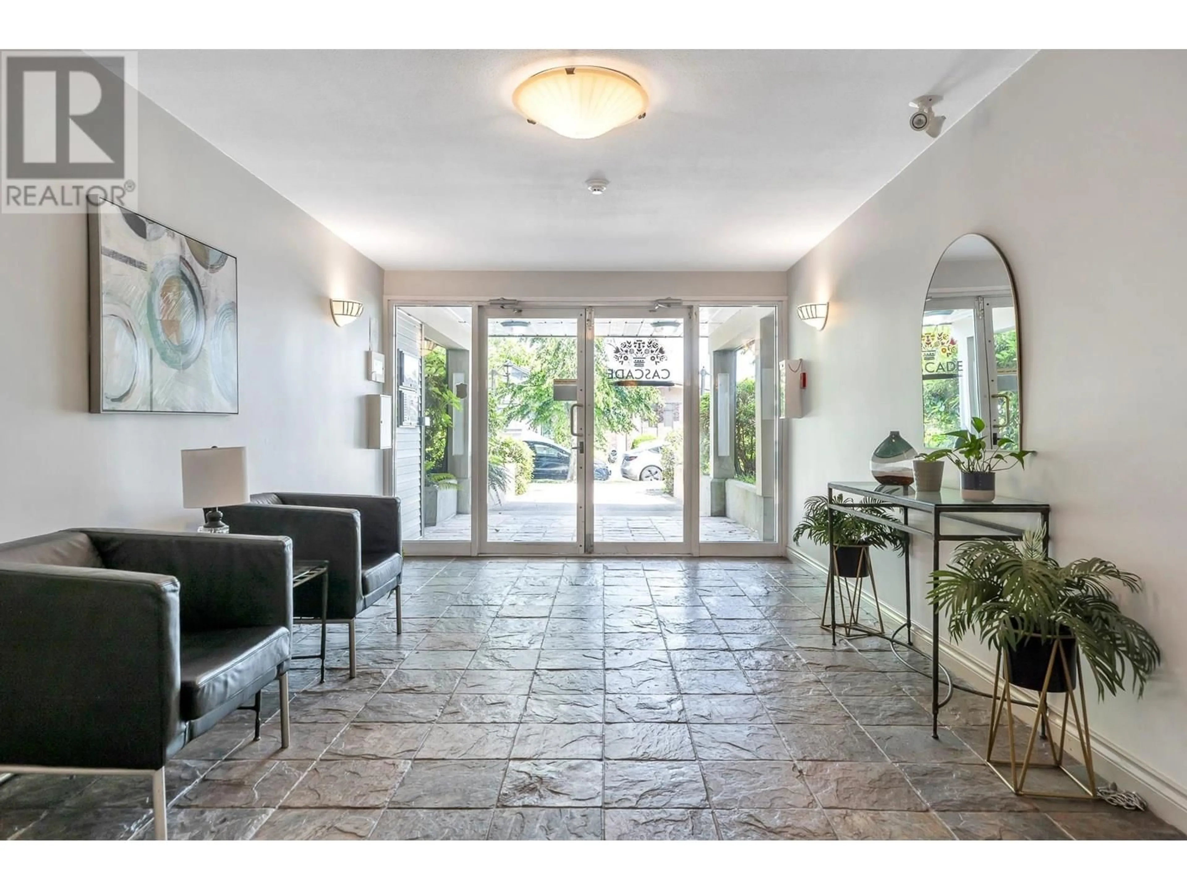 Indoor foyer for 107 - 3770 MANOR STREET, Burnaby British Columbia V5G4T5