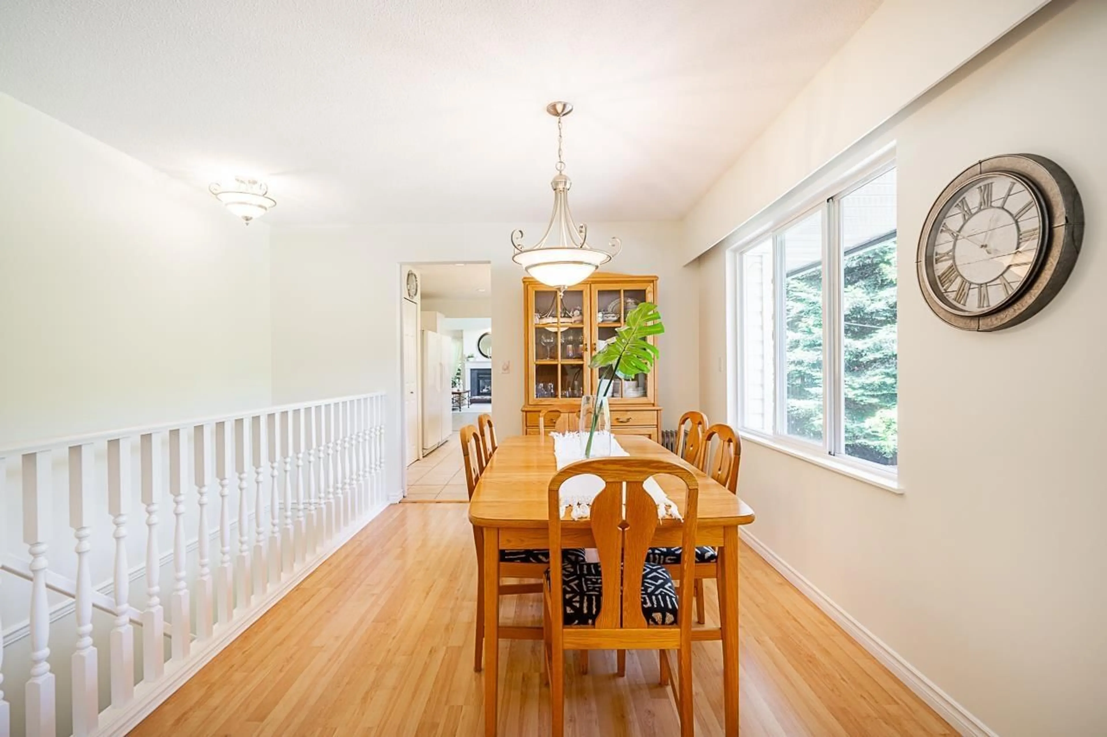 Dining room, wood/laminate floor for 18792 88, Surrey British Columbia V4N5T1