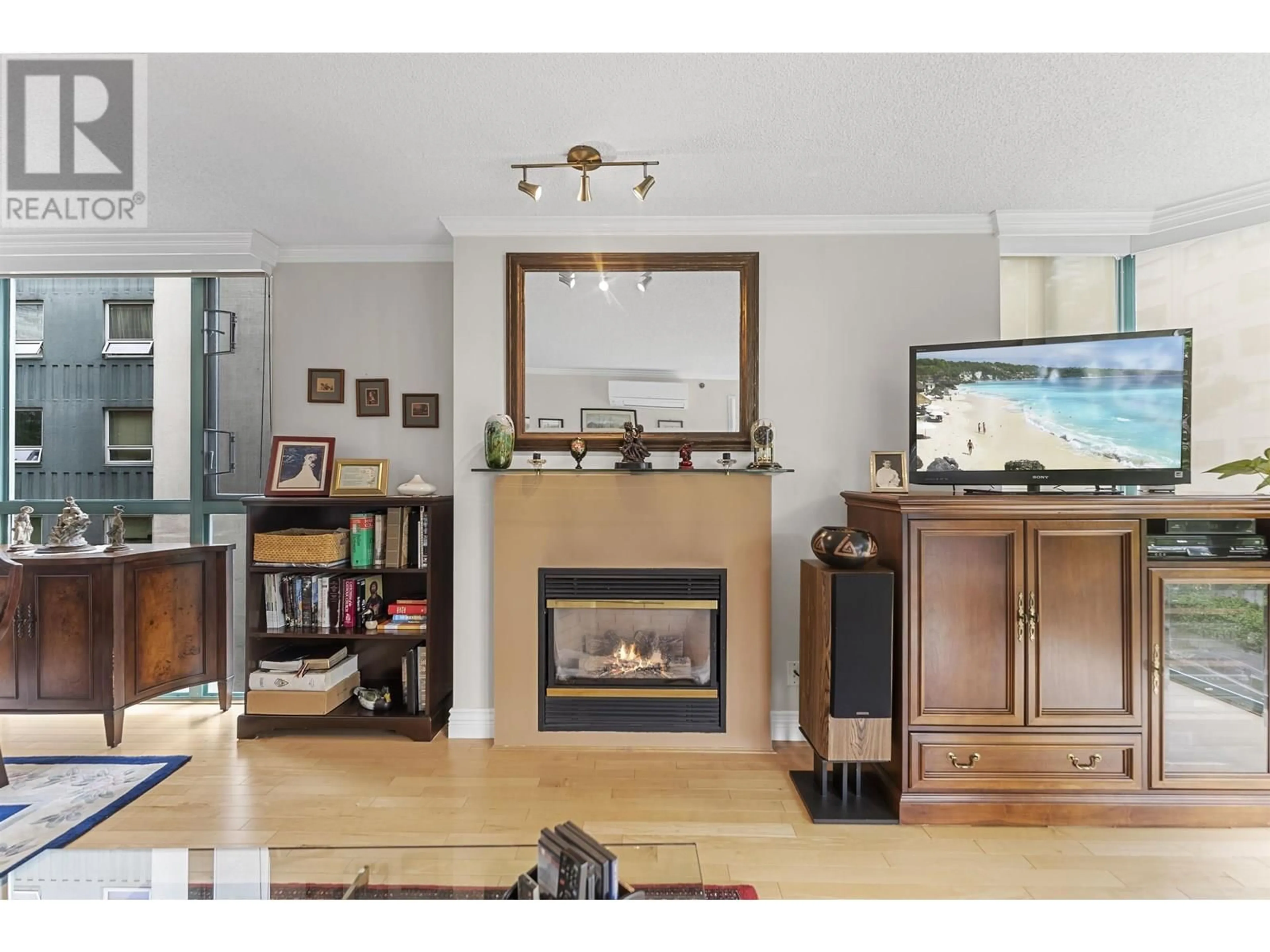 Living room with furniture, wood/laminate floor for 401 - 1132 HARO STREET, Vancouver British Columbia V6E1C9