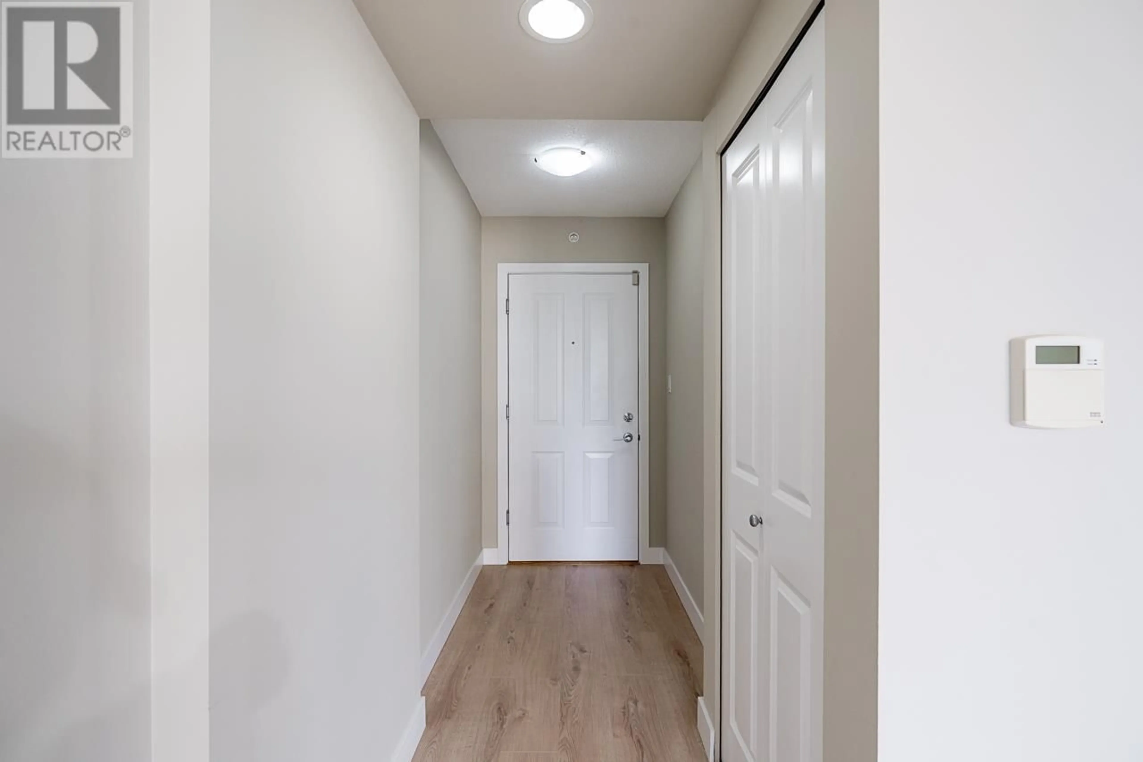 Indoor entryway for 1009 - 3588 CROWLEY DRIVE, Vancouver British Columbia V5R6H3