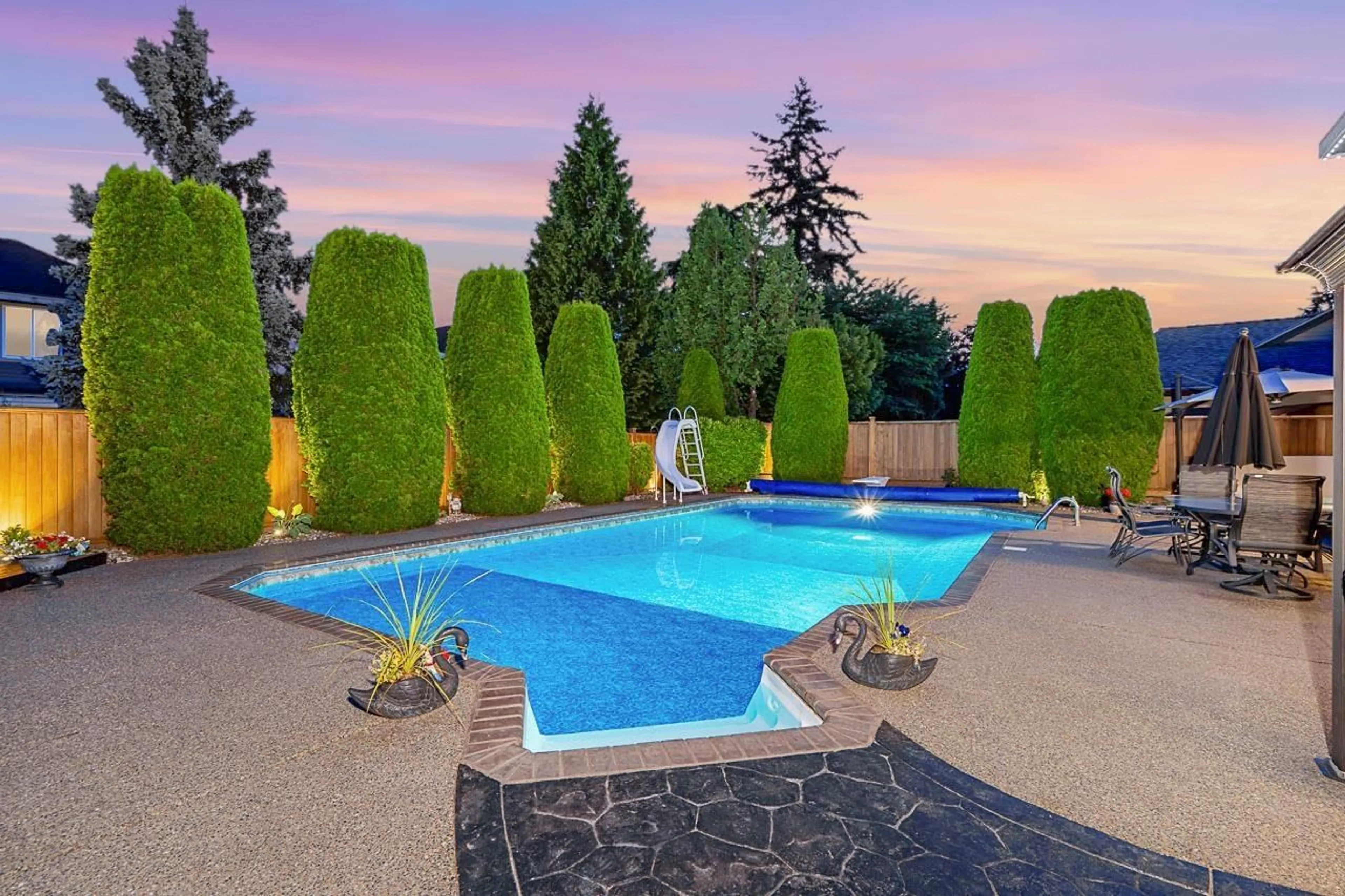 Pool for 16364 108, Surrey British Columbia V4N1M2