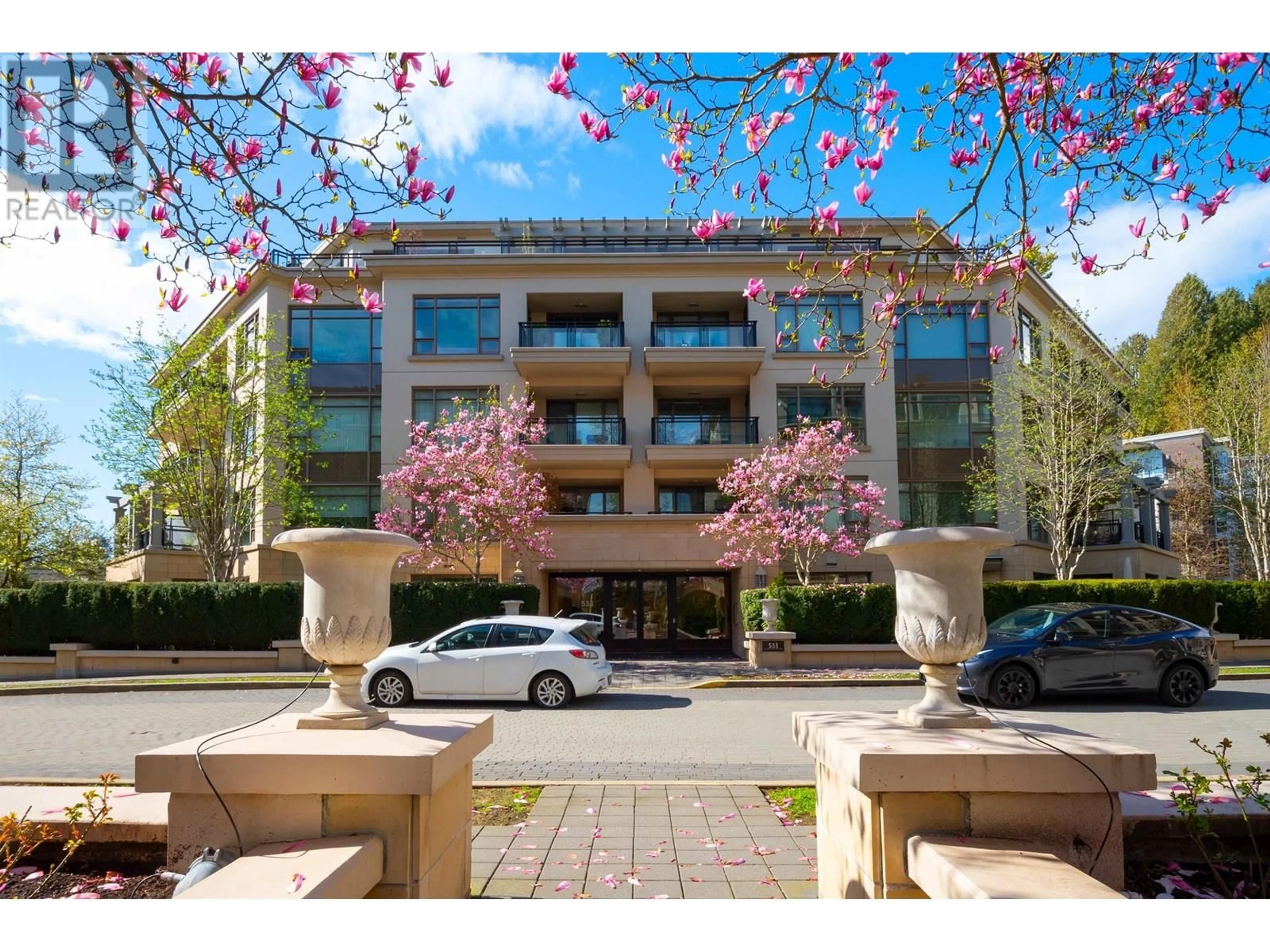 Indoor foyer for 300 - 533 WATERS EDGE CRESCENT, West Vancouver British Columbia V7T0A2