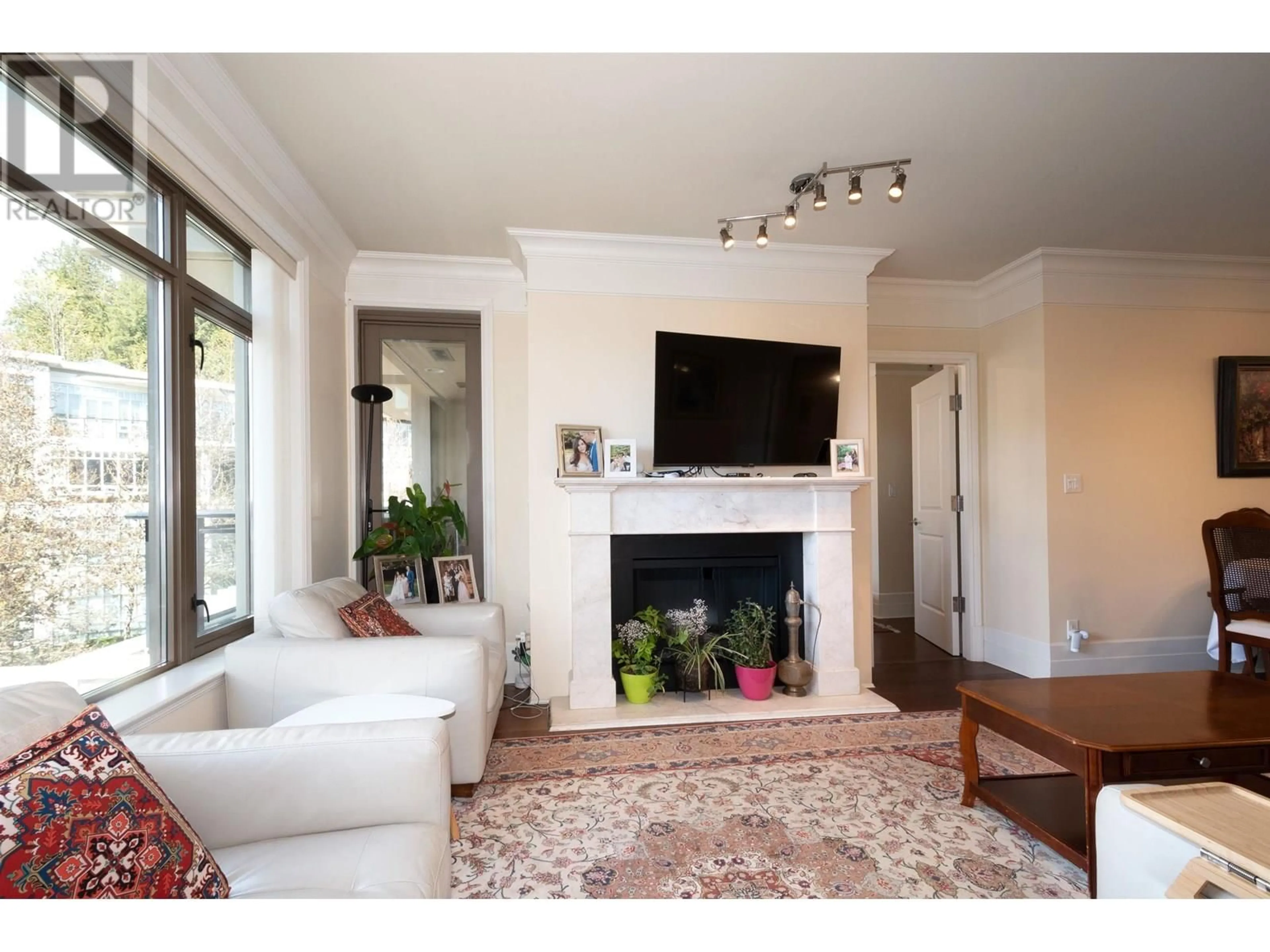 Living room with furniture, unknown for 300 - 533 WATERS EDGE CRESCENT, West Vancouver British Columbia V7T0A2