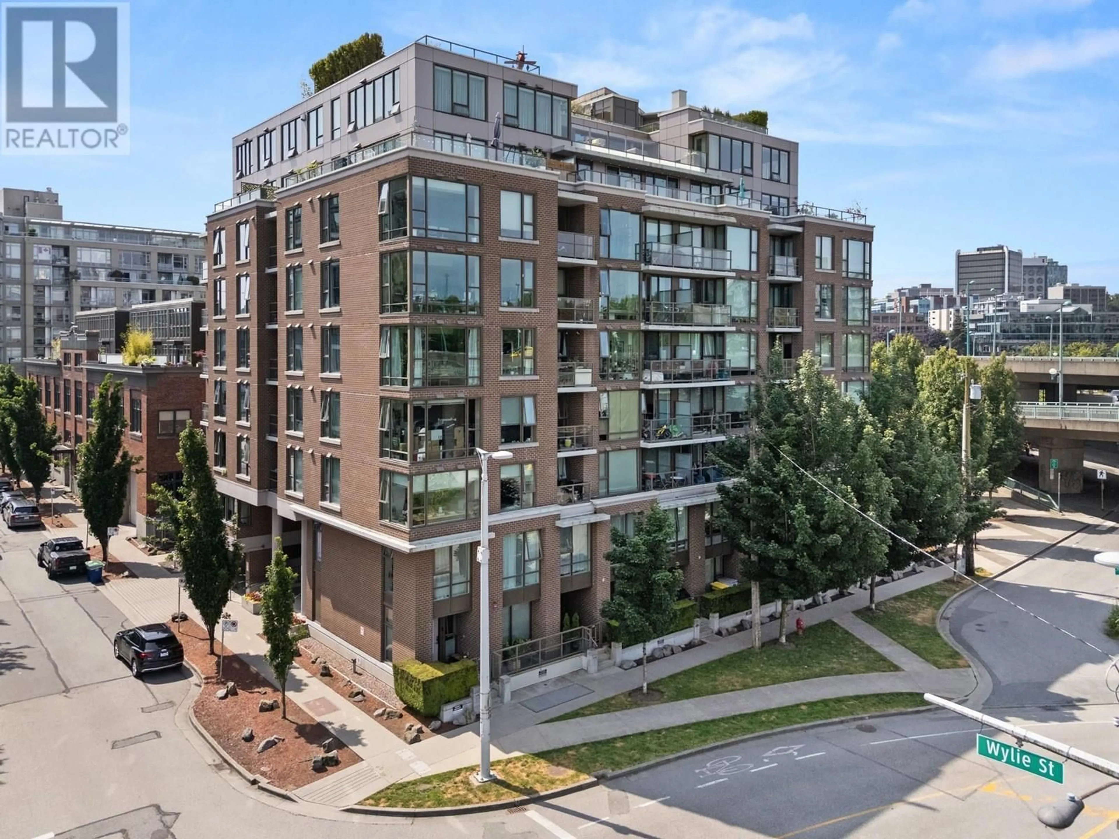 A pic from outside/outdoor area/front of a property/back of a property/a pic from drone, city buildings view from balcony for 438 1ST AVENUE, Vancouver British Columbia V5Y3S9