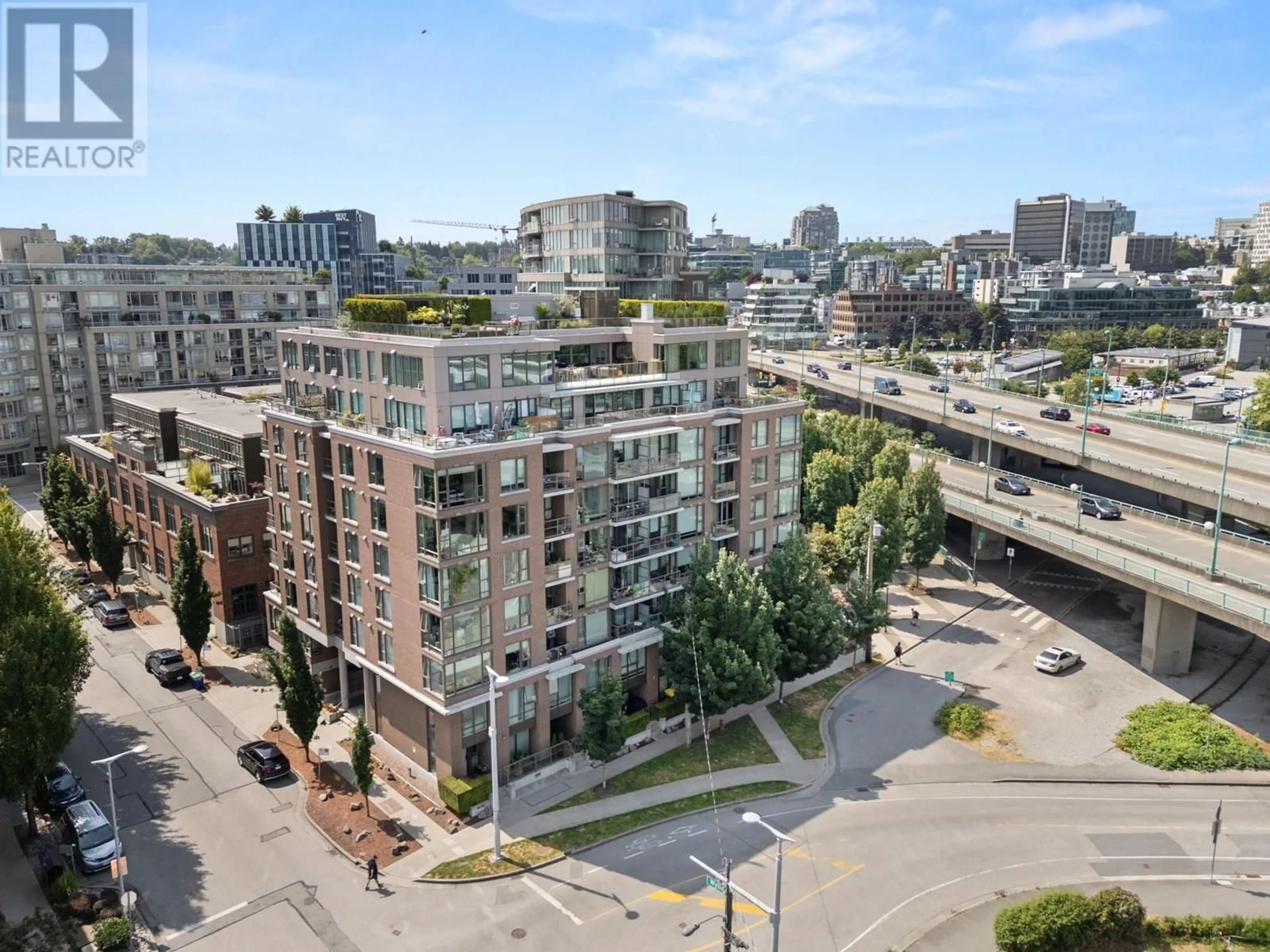 A pic from outside/outdoor area/front of a property/back of a property/a pic from drone, city buildings view from balcony for 438 1ST AVENUE, Vancouver British Columbia V5Y3S9