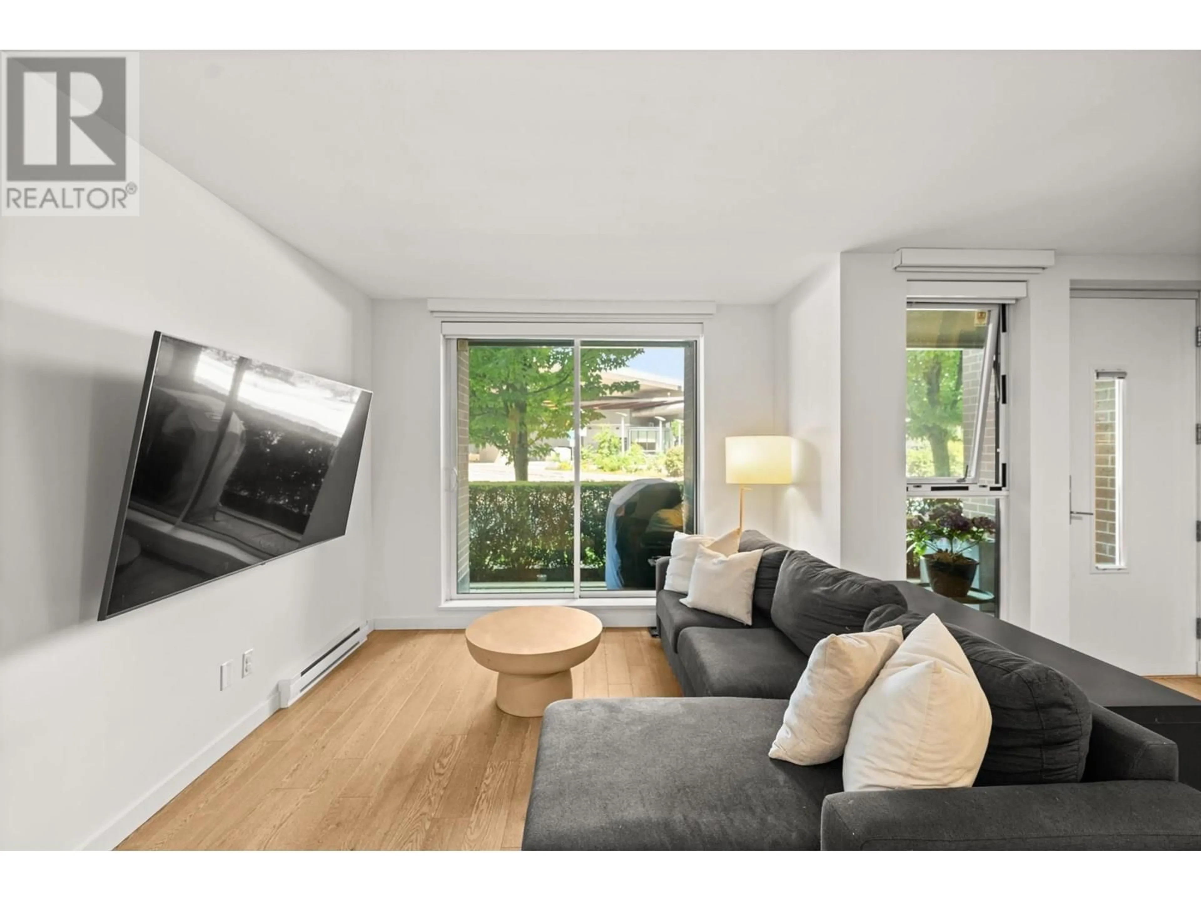Living room with furniture, wood/laminate floor for 438 1ST AVENUE, Vancouver British Columbia V5Y3S9