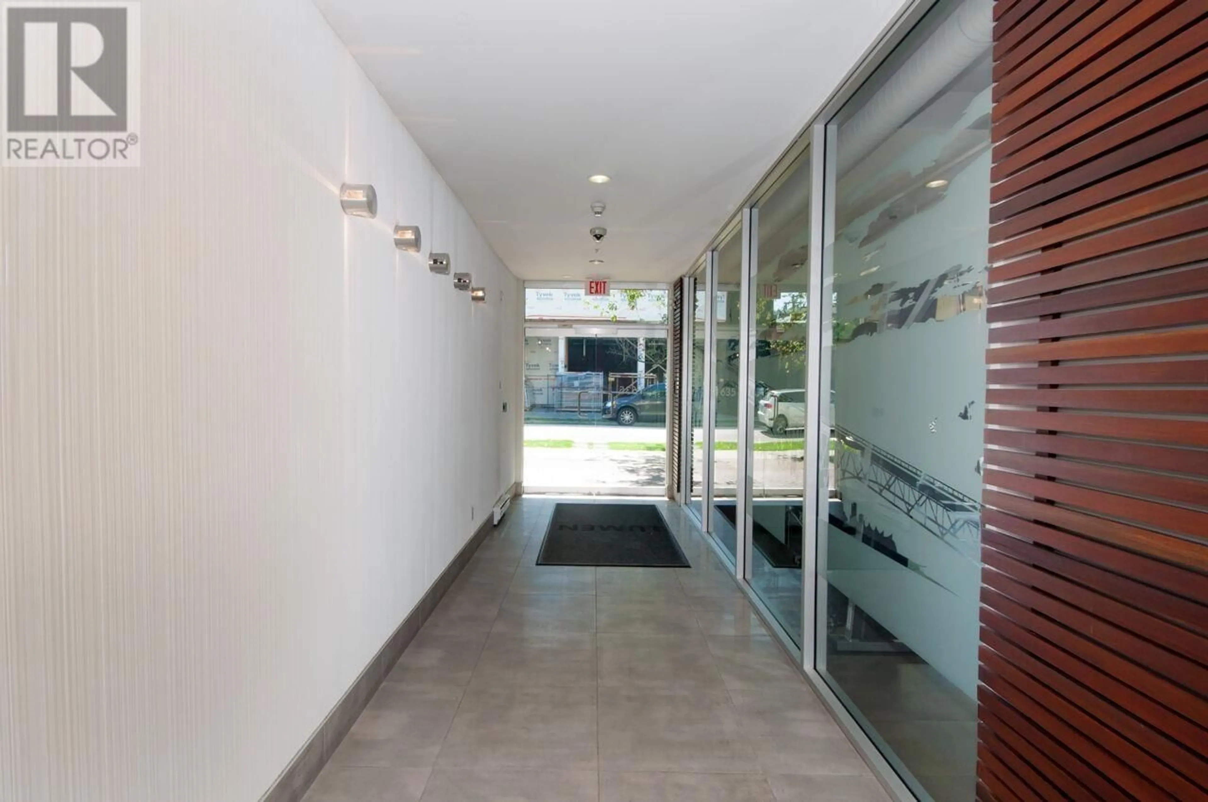 Indoor foyer for 408 - 1635 3RD AVENUE, Vancouver British Columbia V6J0B6