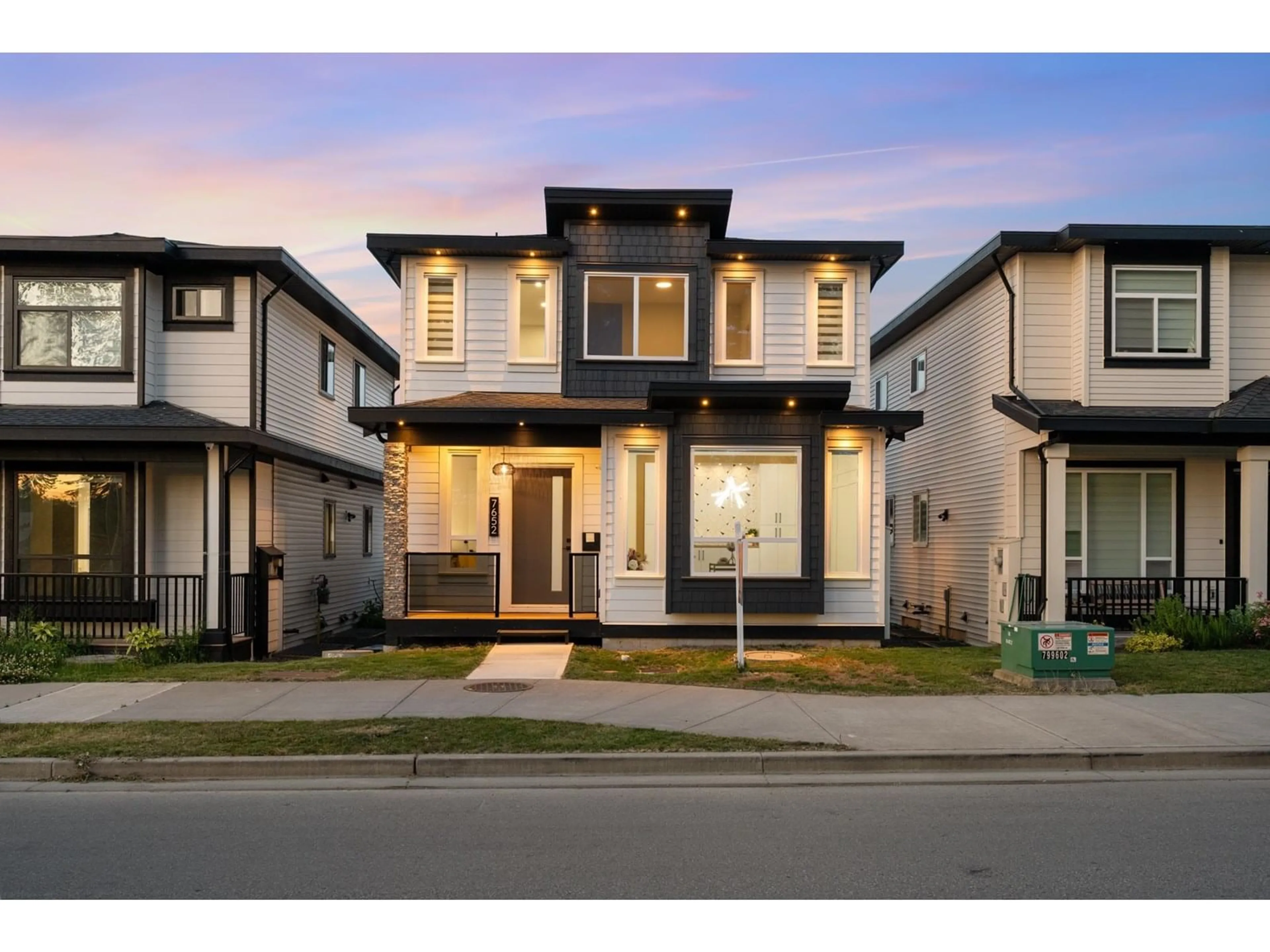 Home with vinyl exterior material, street for 7652 206, Langley British Columbia V2Y3P6