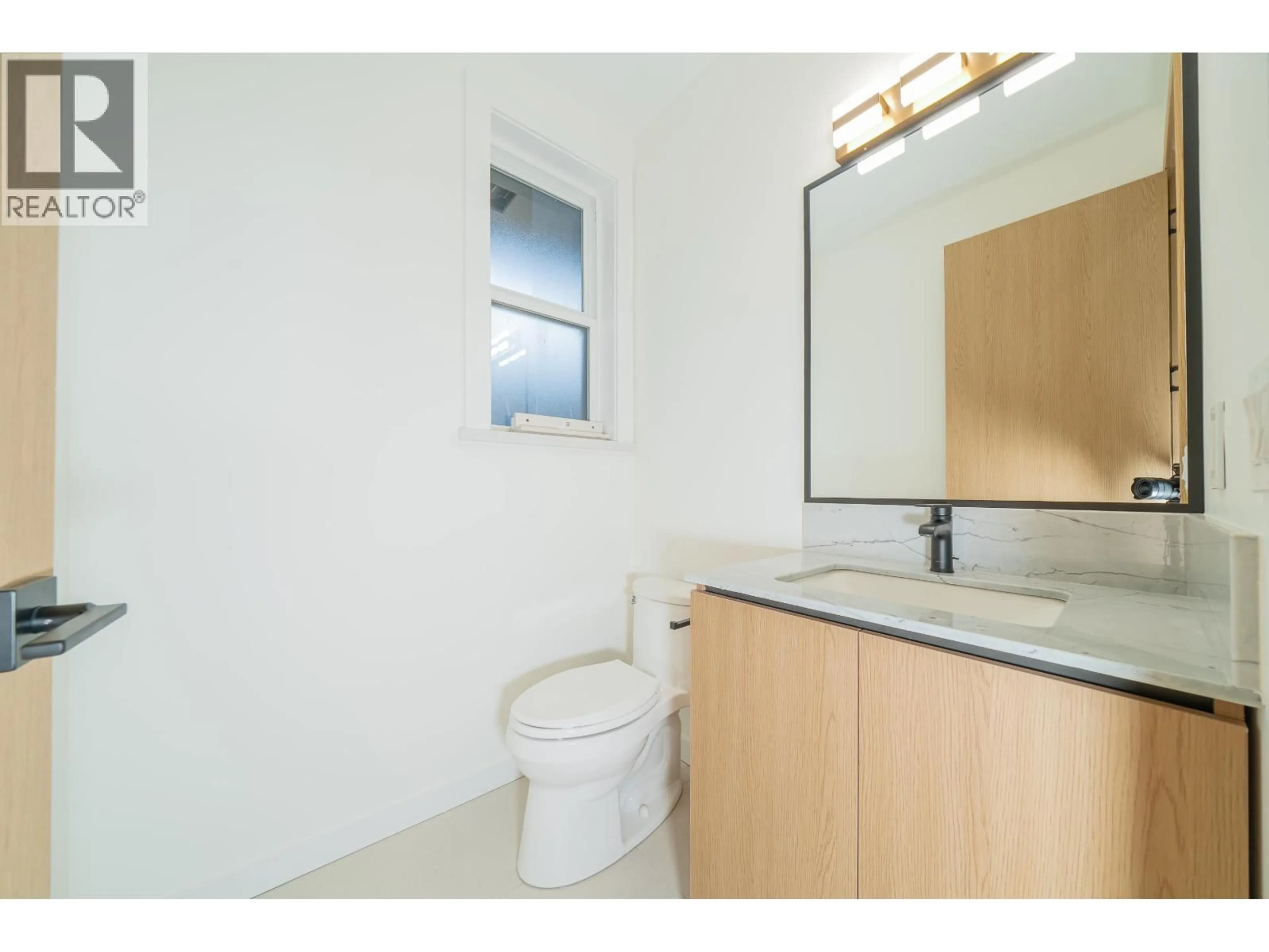 Standard bathroom, unknown for 1 - 5091 BUXTON STREET, Burnaby British Columbia V5H1J7