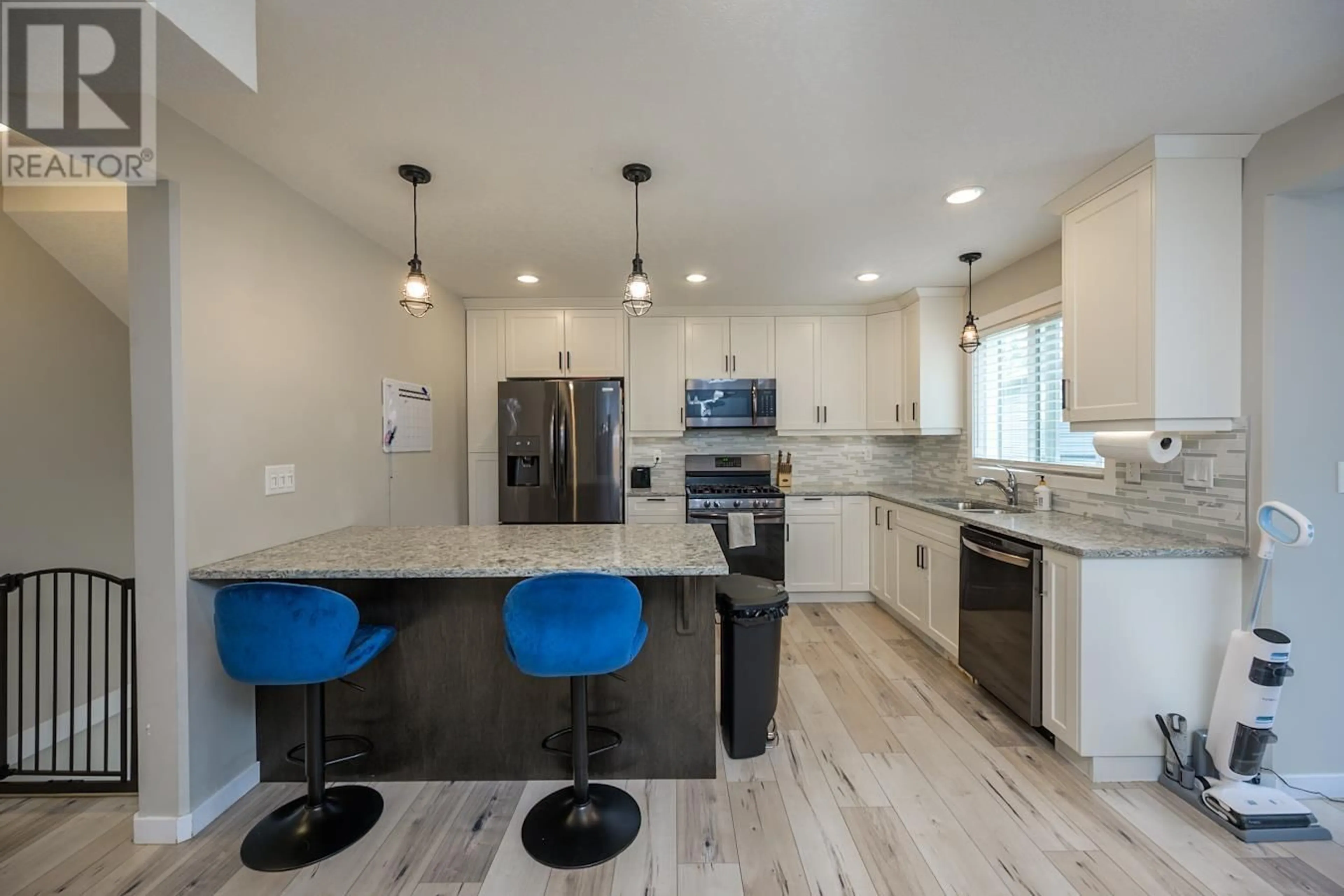 Open concept kitchen, ceramic/tile floor for 7677 CREEKSIDE WAY, Prince George British Columbia V2N0C2