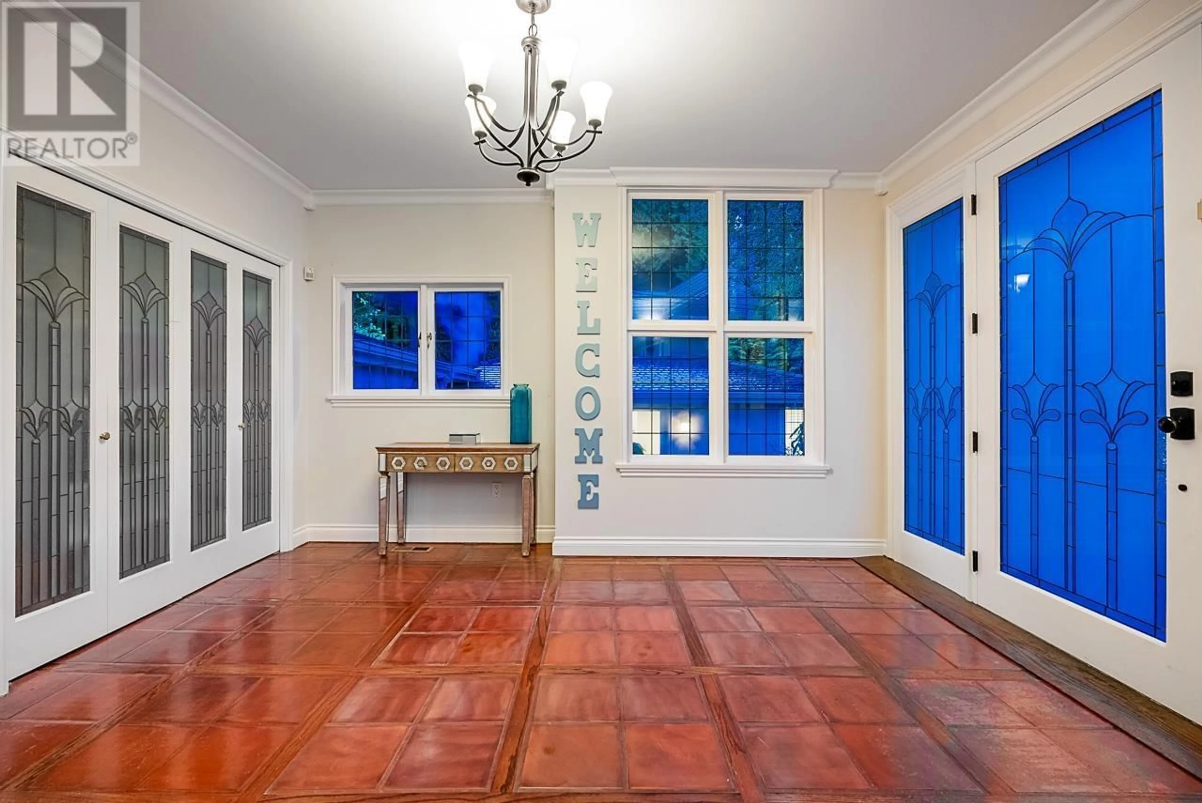 Indoor foyer for 4480 ROSS CRESCENT, West Vancouver British Columbia V7W1B2