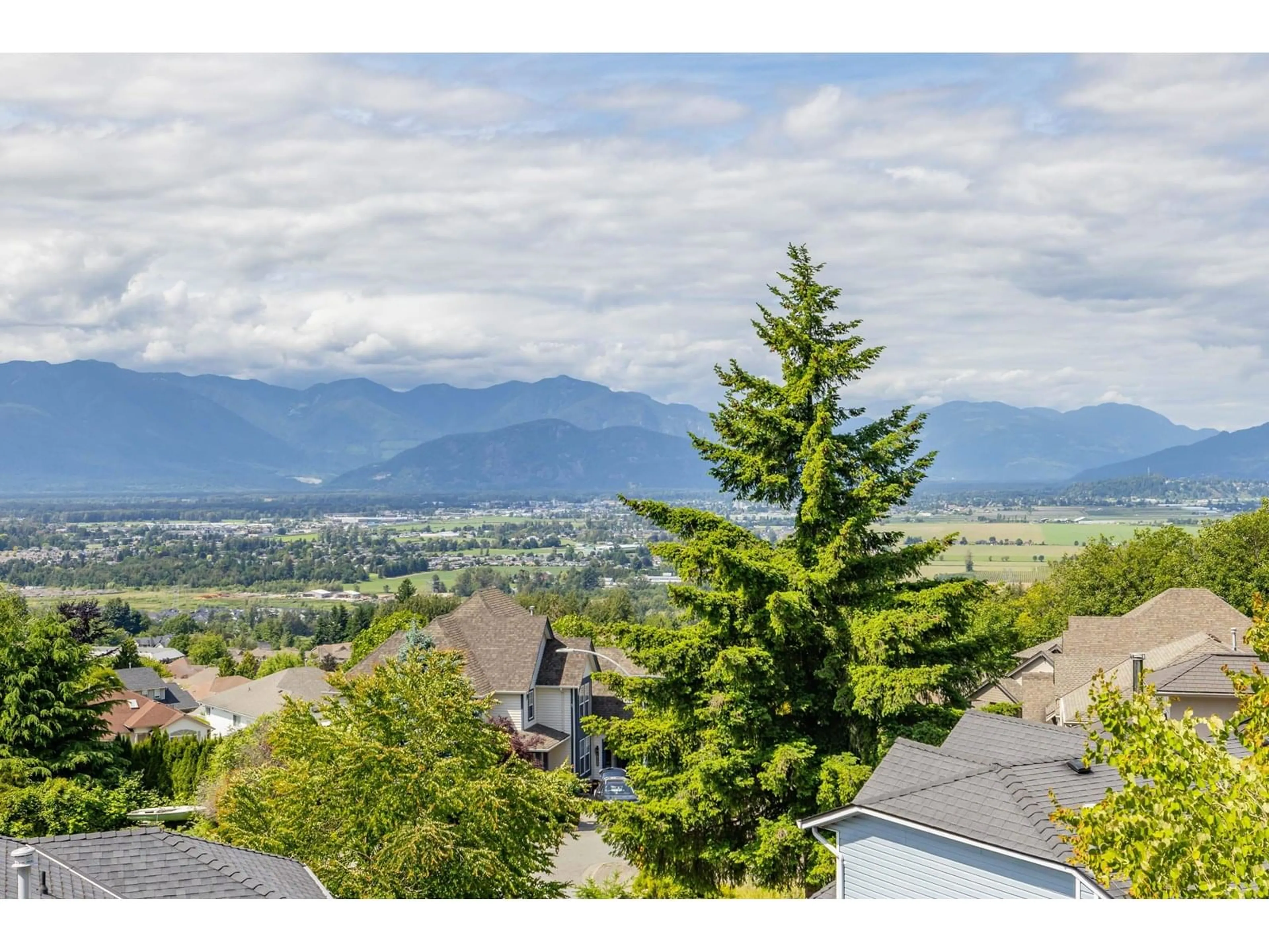 A pic from outside/outdoor area/front of a property/back of a property/a pic from drone, mountain view for 5268 GOLDSPRING PLACE, Chilliwack British Columbia V2R3Y3
